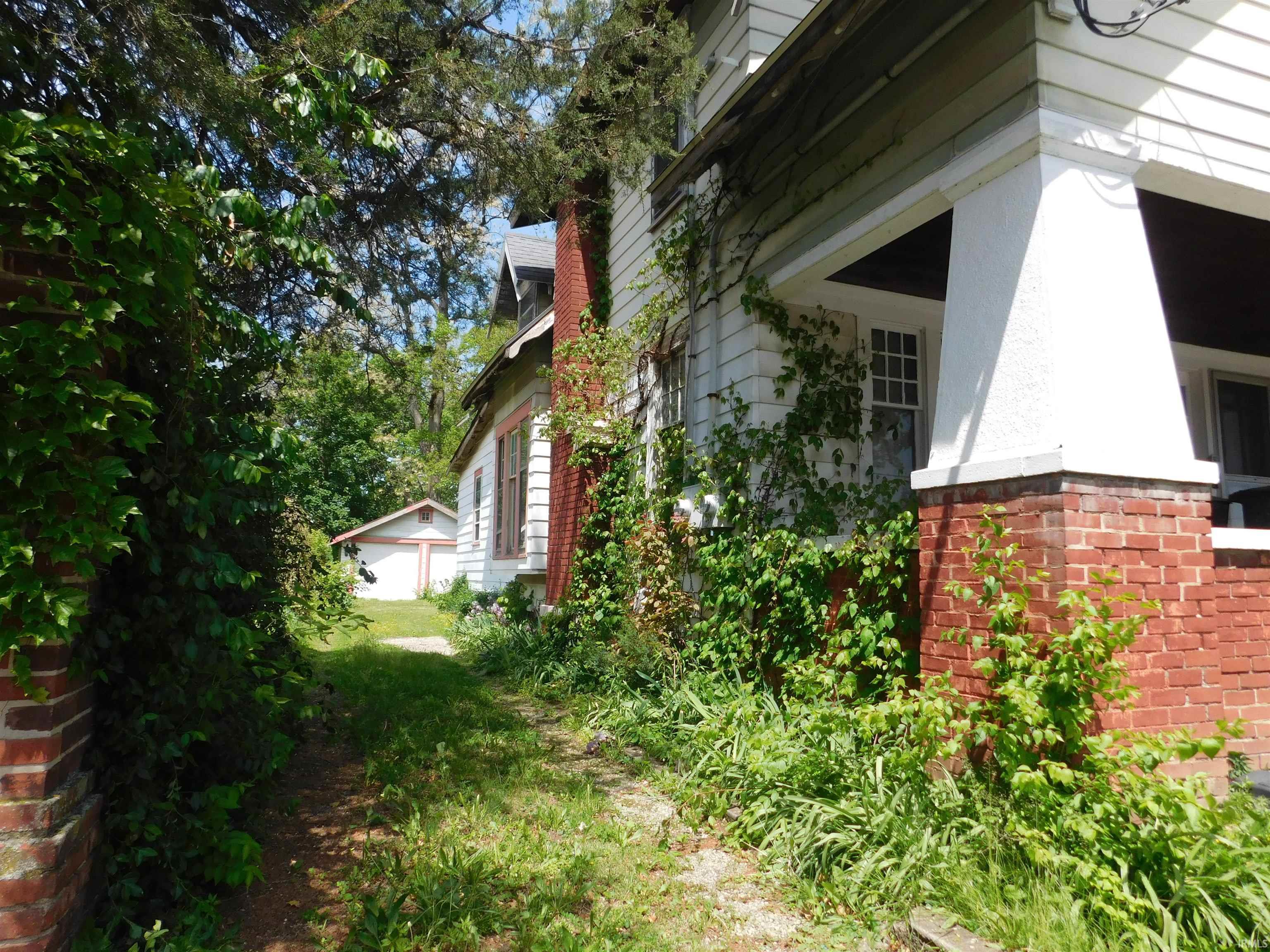 828 W Kilgore Avenue