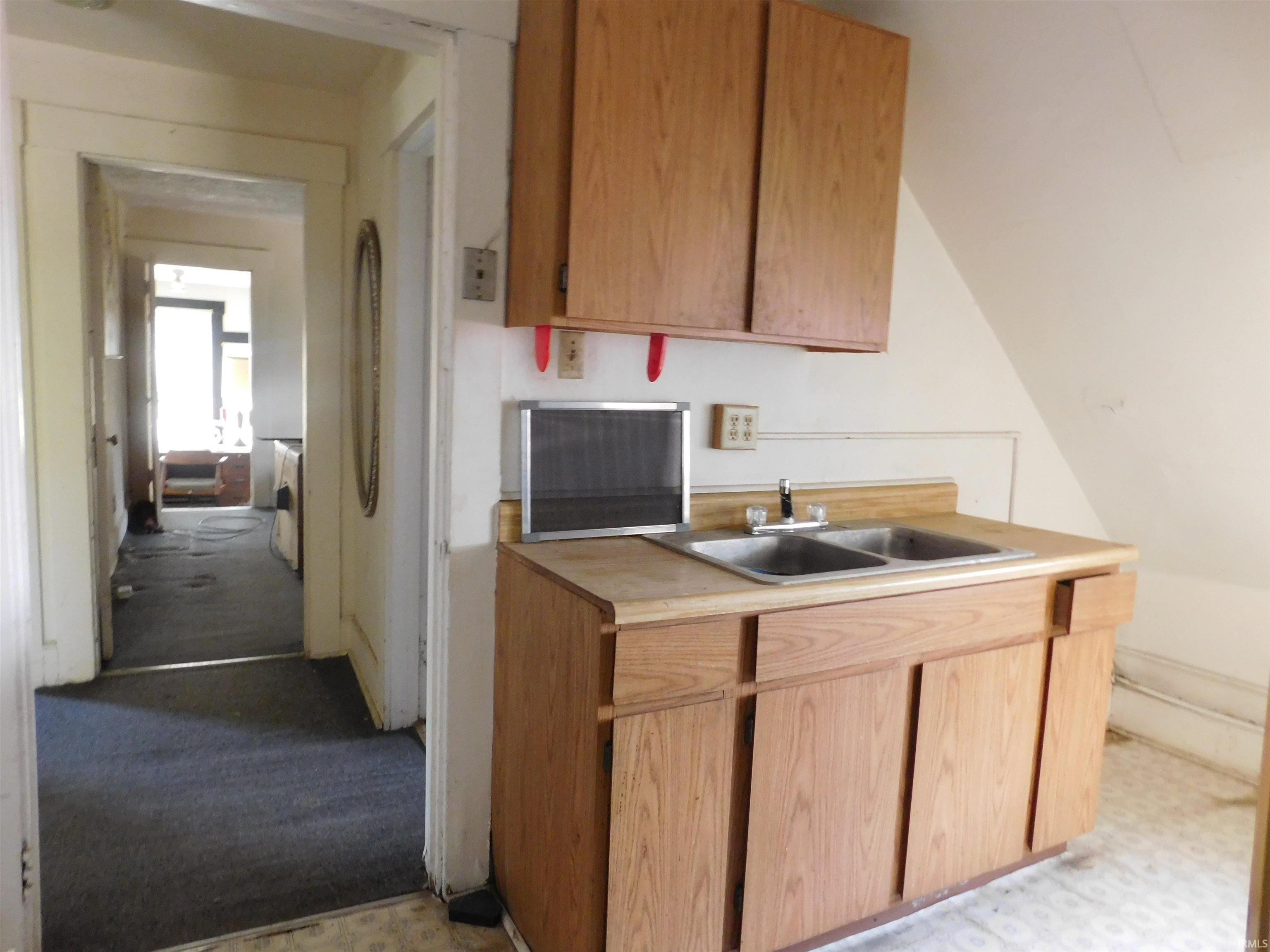 828 W Kilgore Avenue