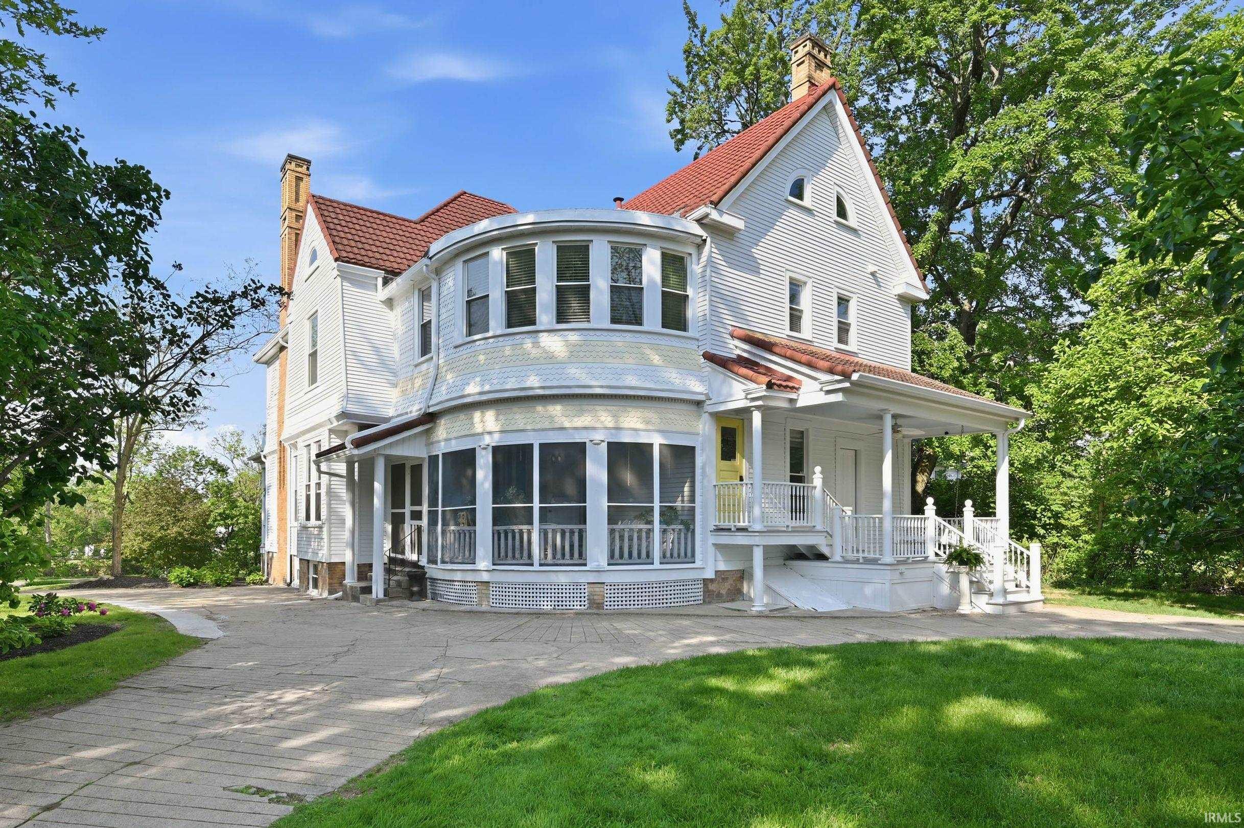 300 E McCullough Boulevard