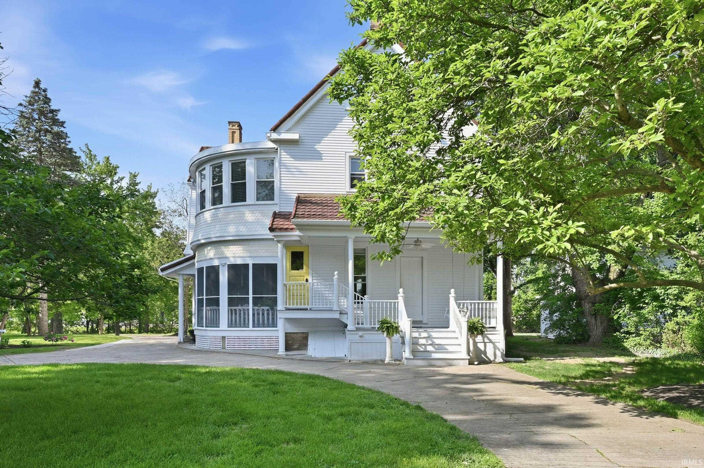 300 E McCullough Boulevard