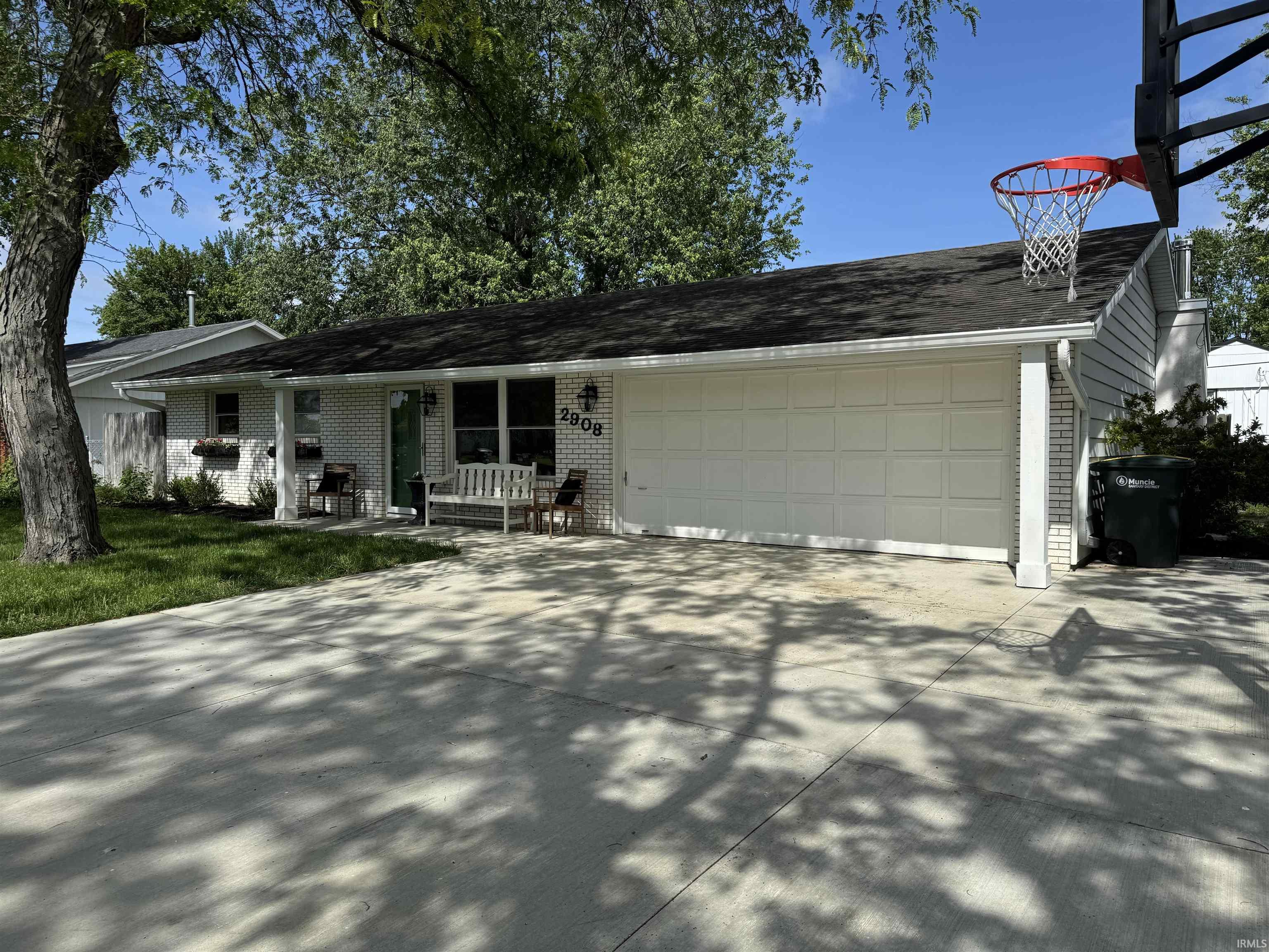 2908 N Richmond Drive