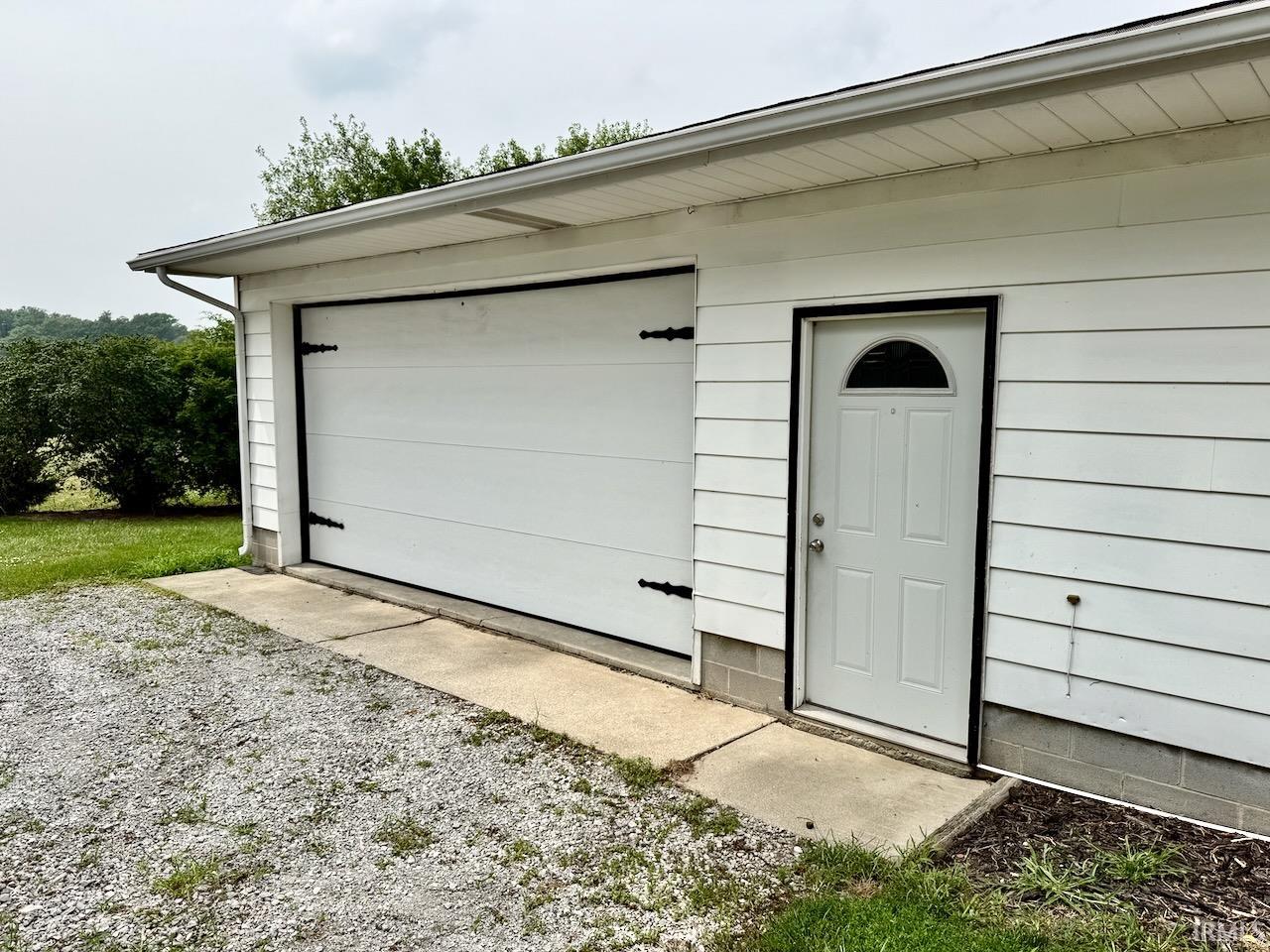 2086 S 300 E Road