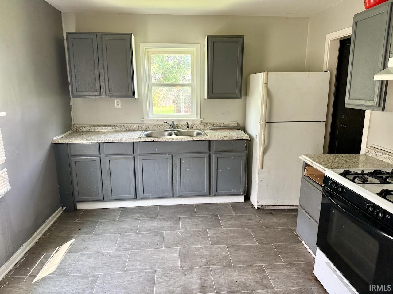906 W 16th Street