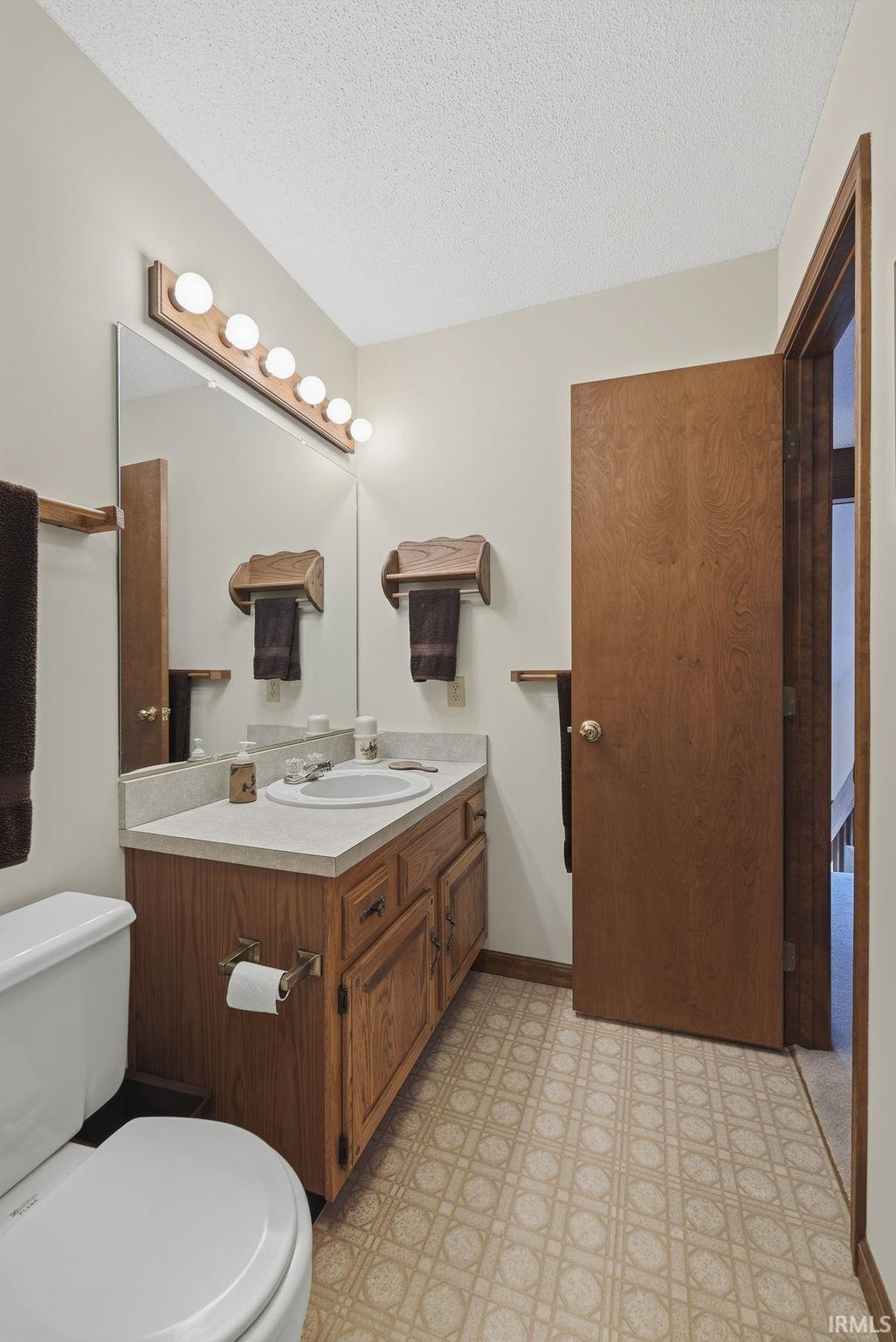 4208 W Hummingbird Way