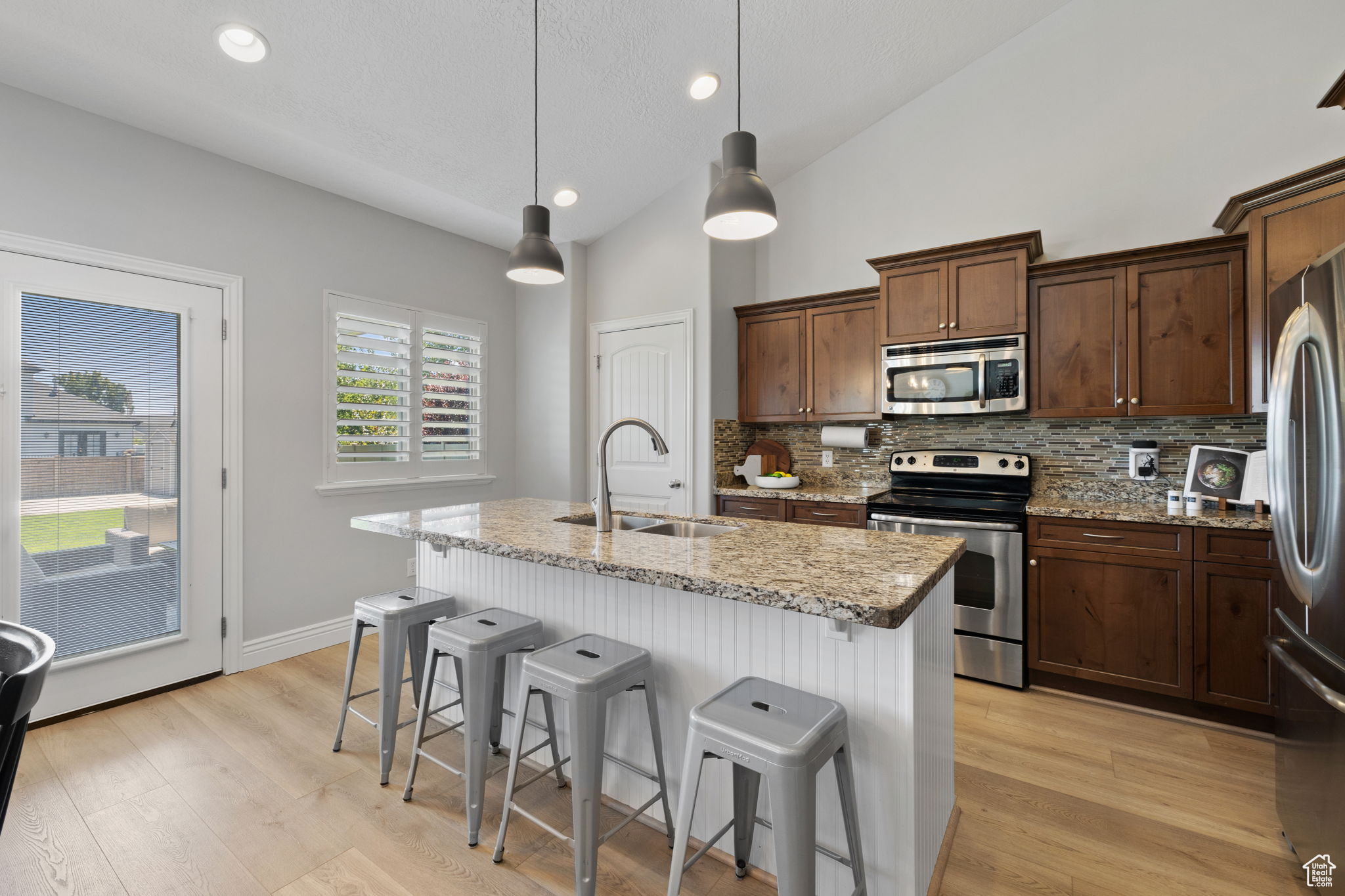 1009 W SHIRE RIDGE CIR