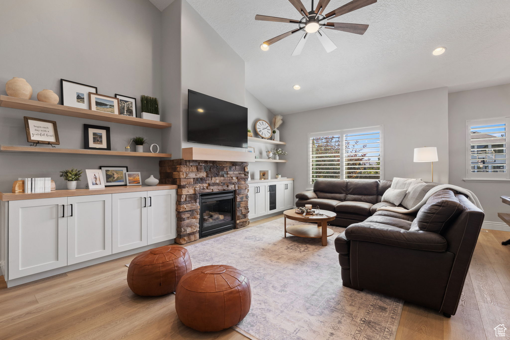 1009 W SHIRE RIDGE CIR