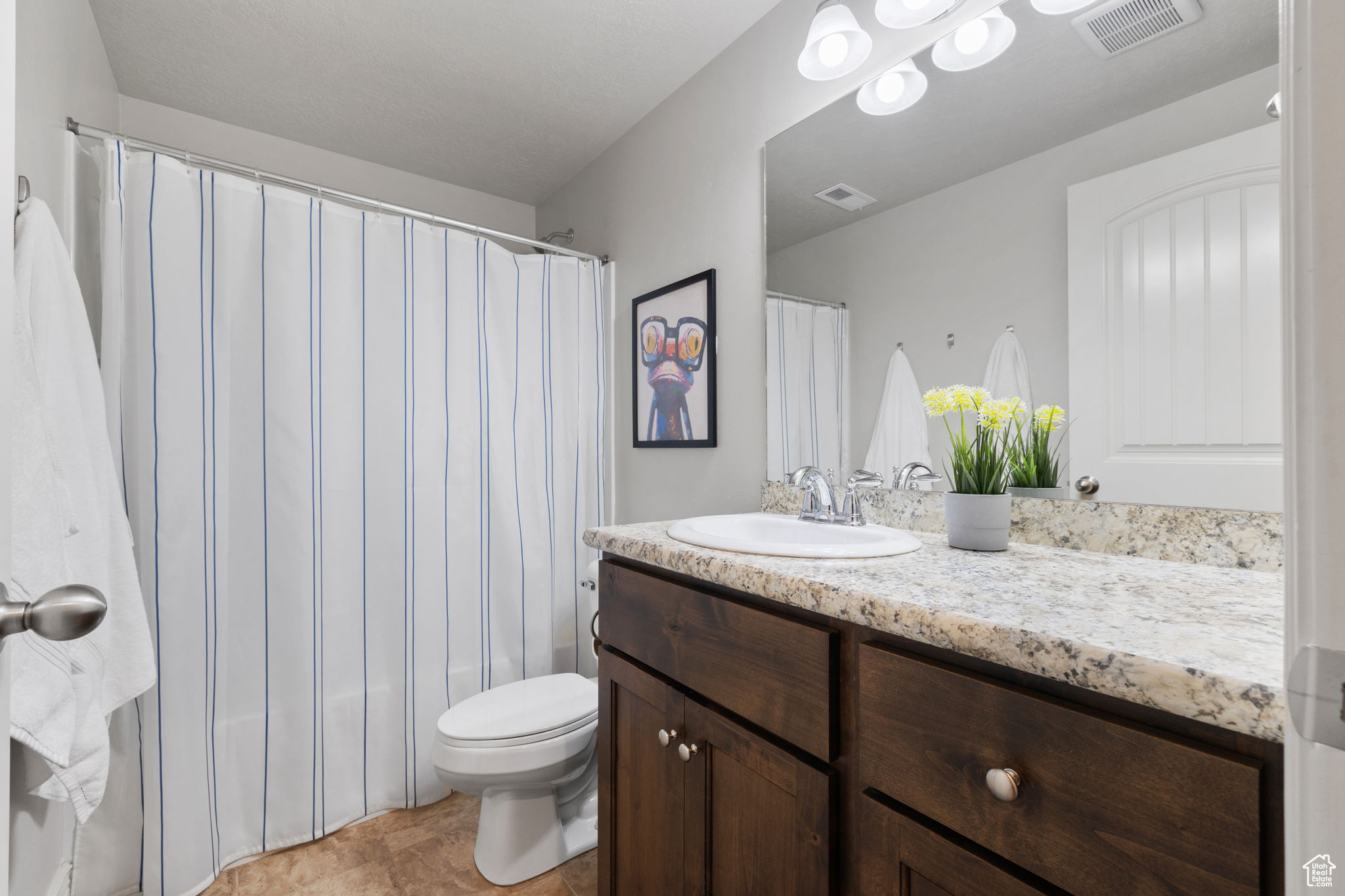 1009 W SHIRE RIDGE CIR