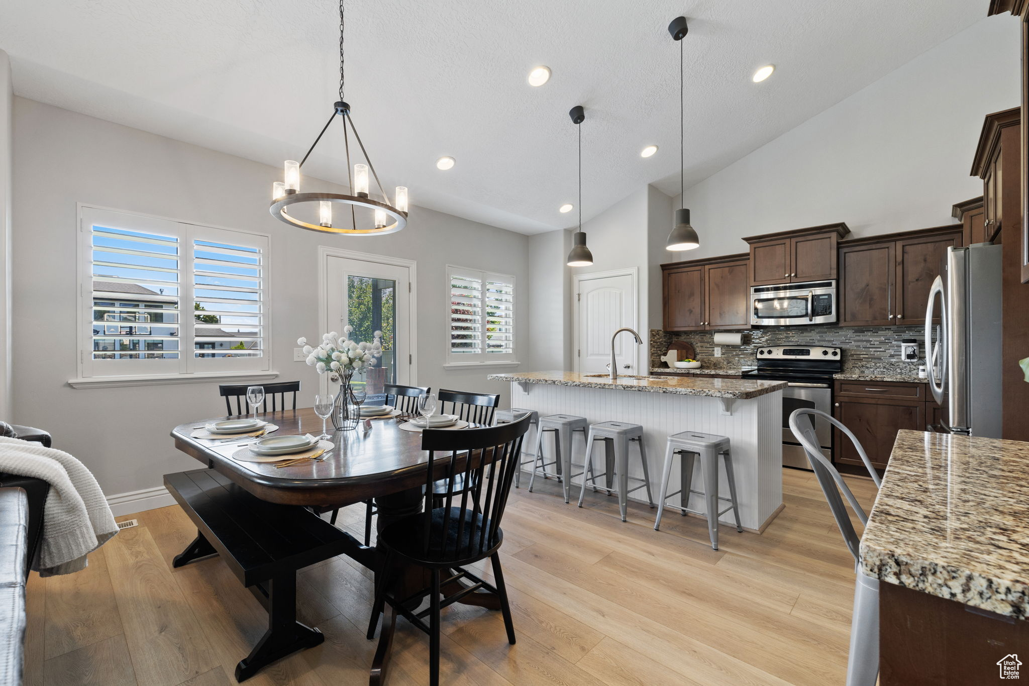 1009 W SHIRE RIDGE CIR