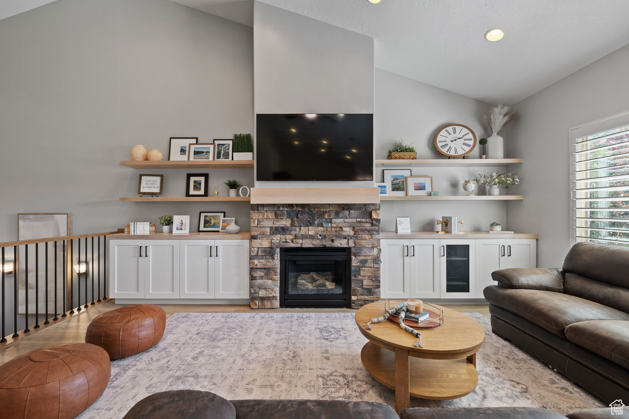 1009 W SHIRE RIDGE CIR
