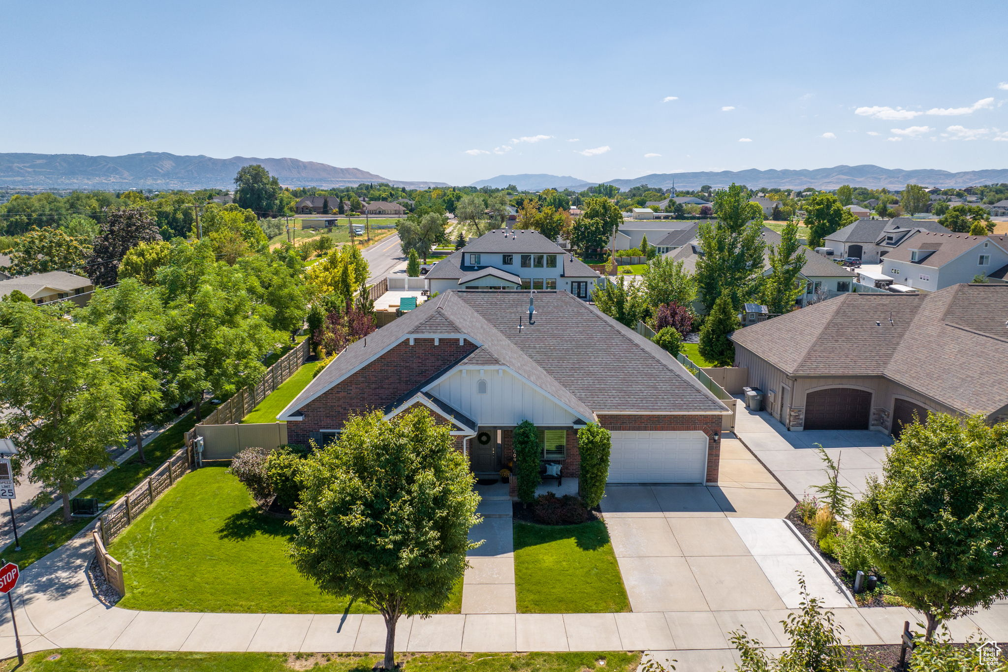 1009 W SHIRE RIDGE CIR