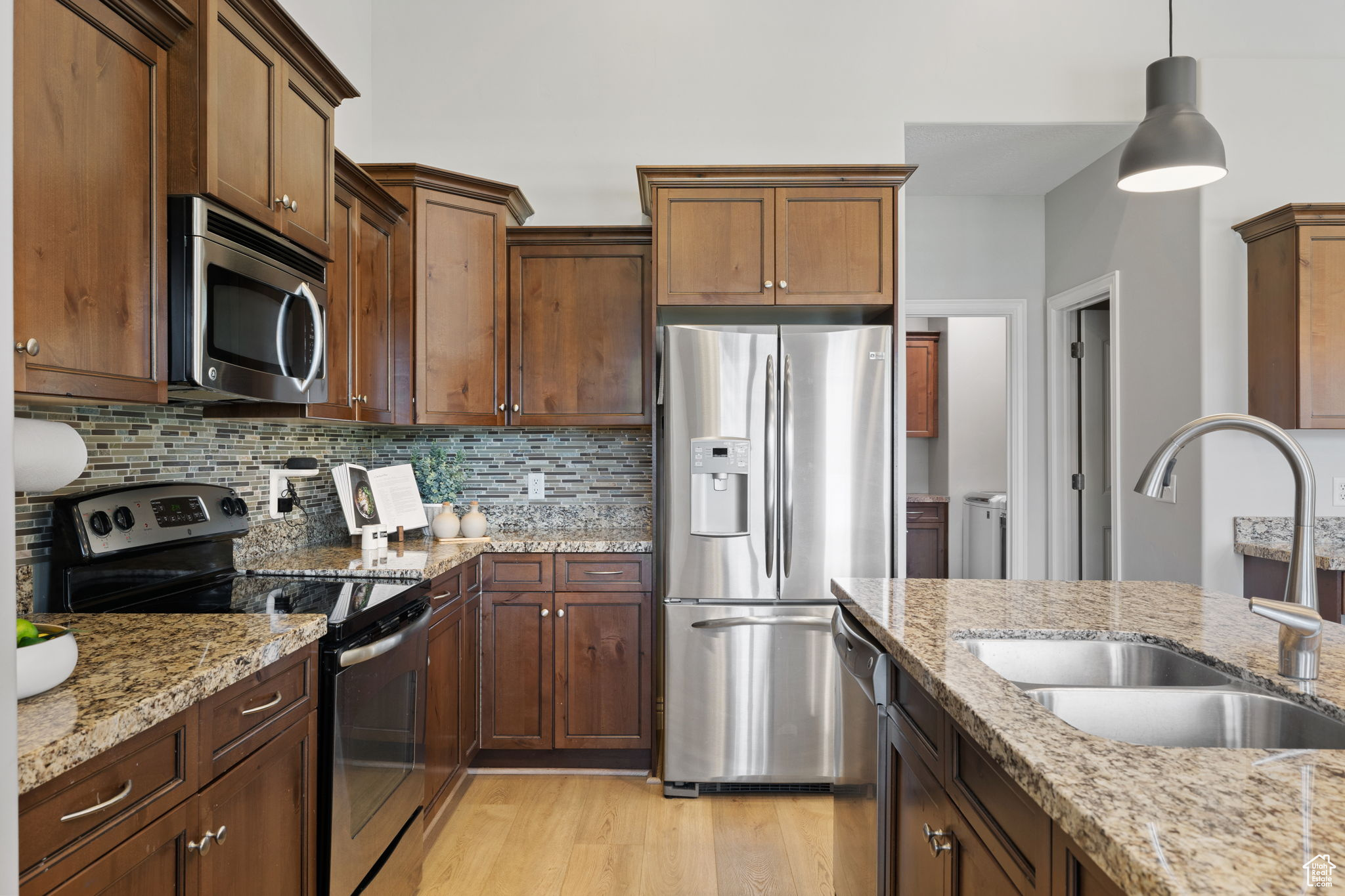 1009 W SHIRE RIDGE CIR