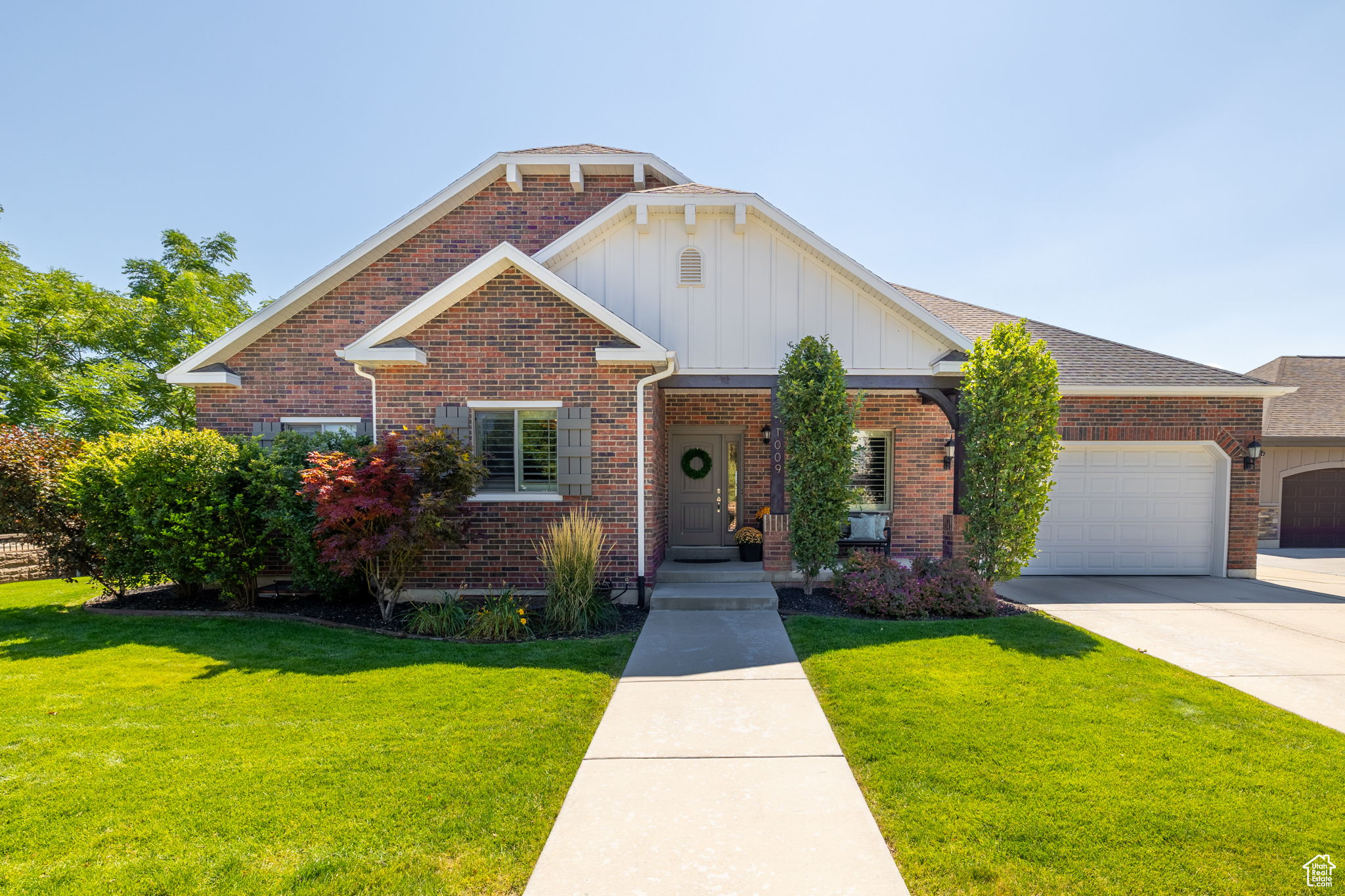 1009 W SHIRE RIDGE CIR