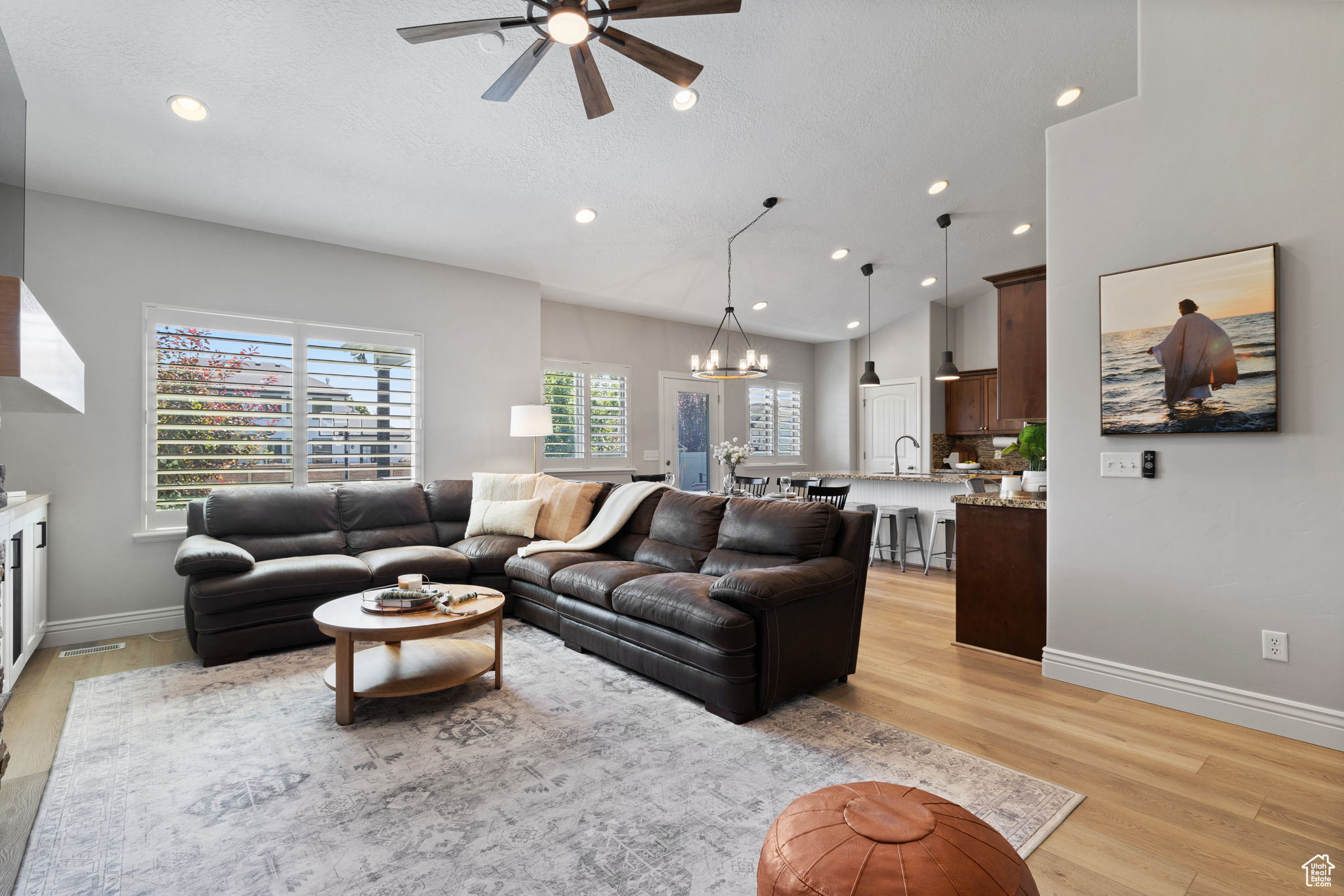 1009 W SHIRE RIDGE CIR