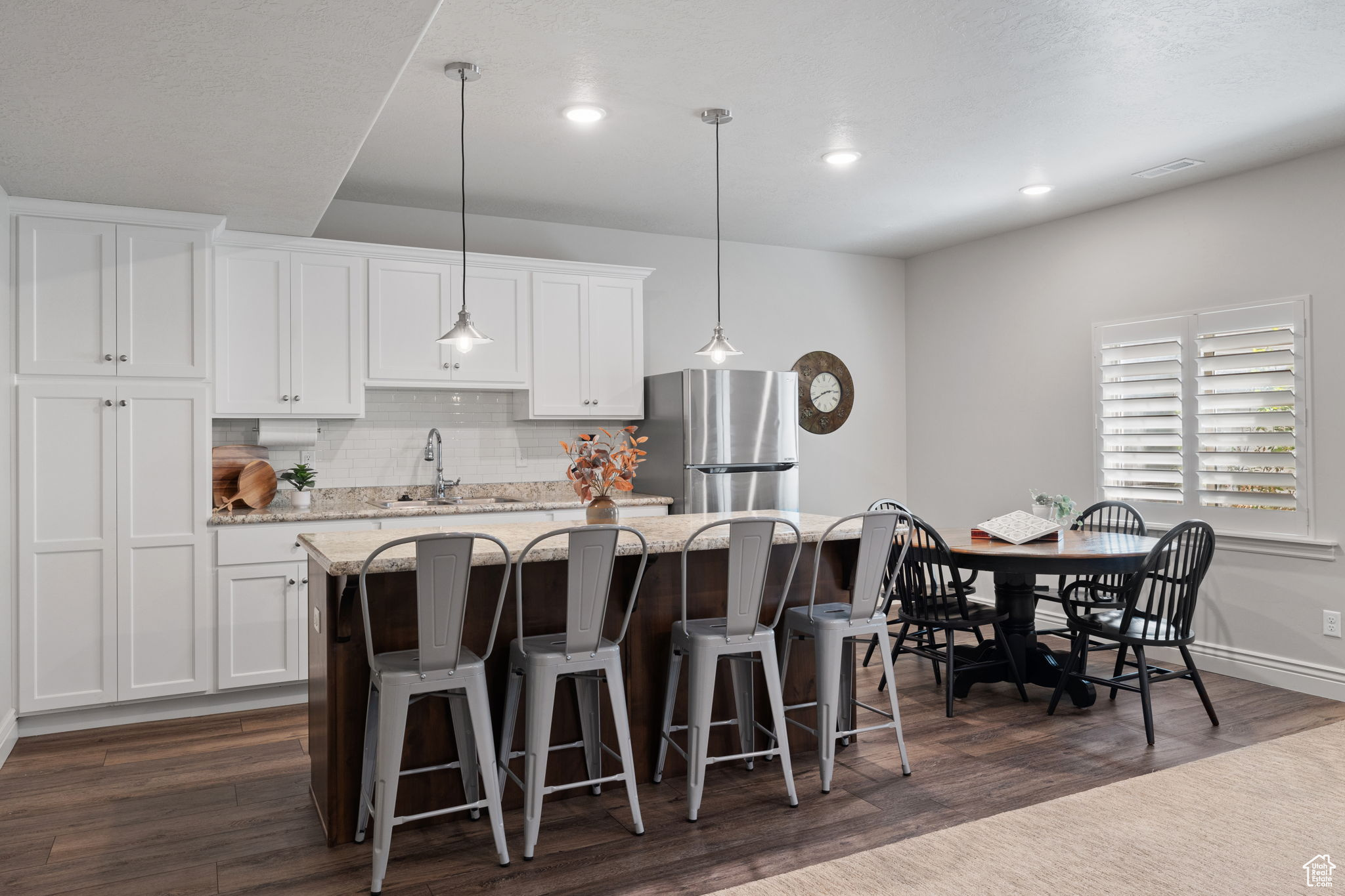 1009 W SHIRE RIDGE CIR