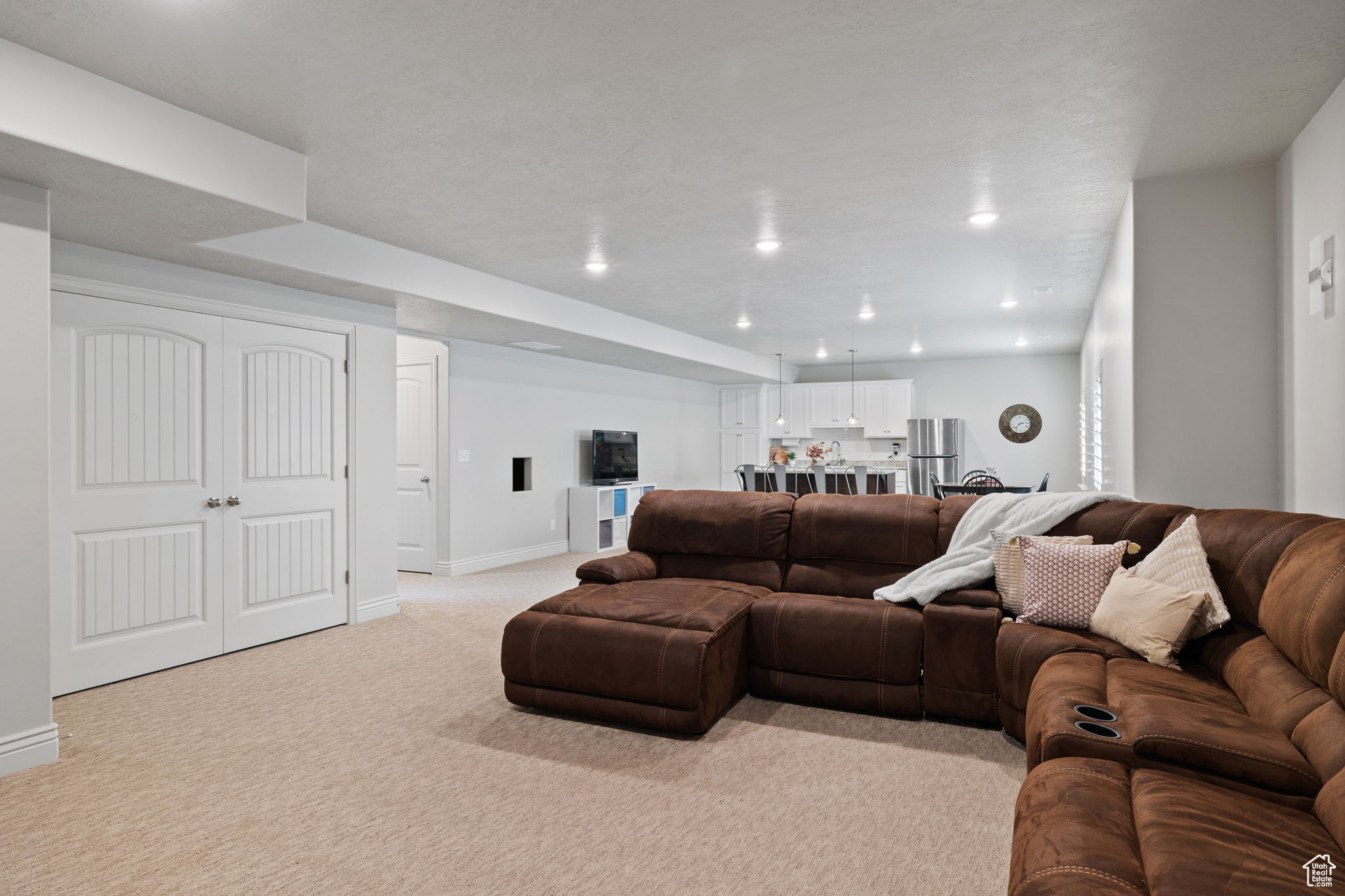 1009 W SHIRE RIDGE CIR