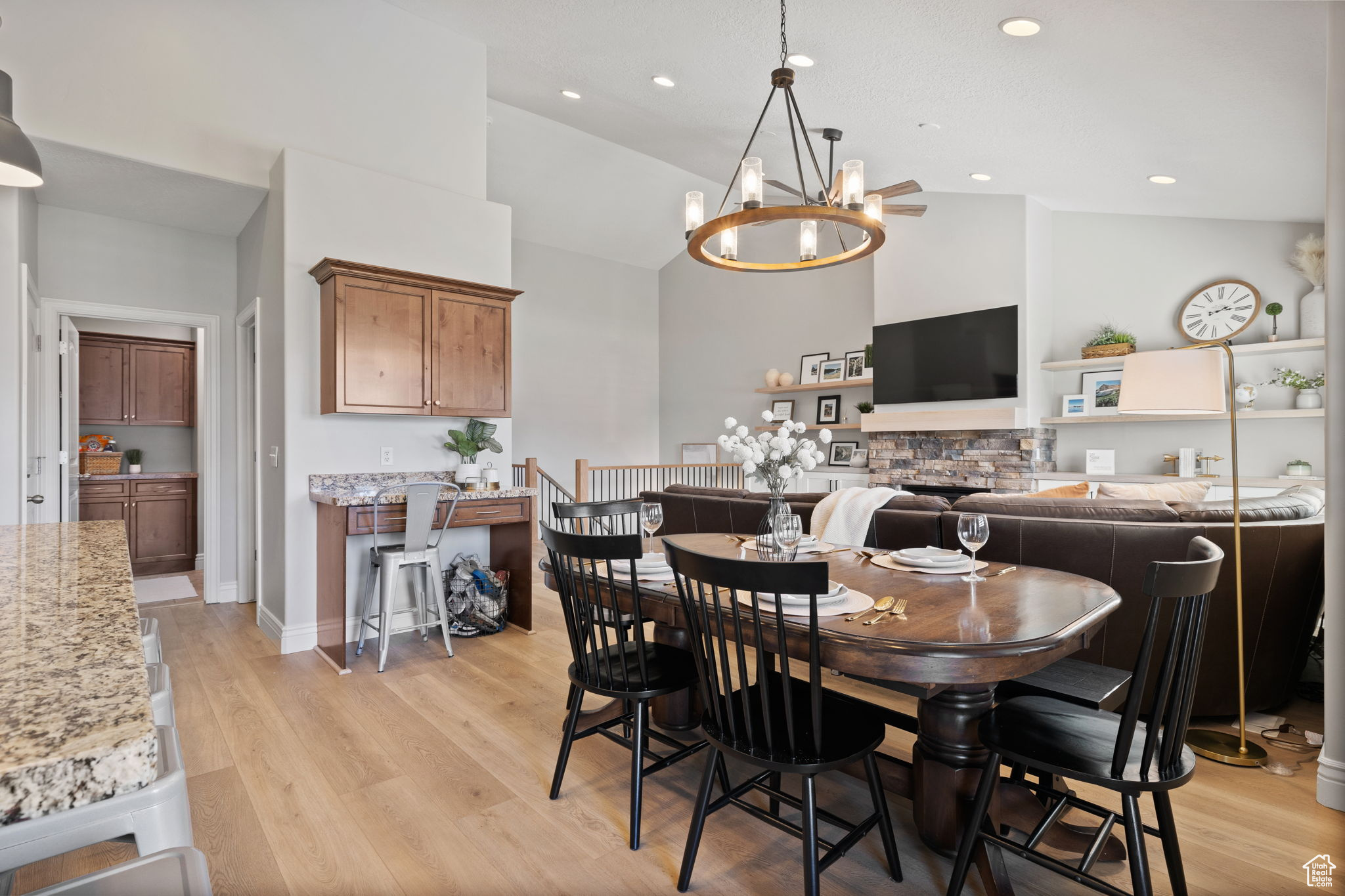 1009 W SHIRE RIDGE CIR