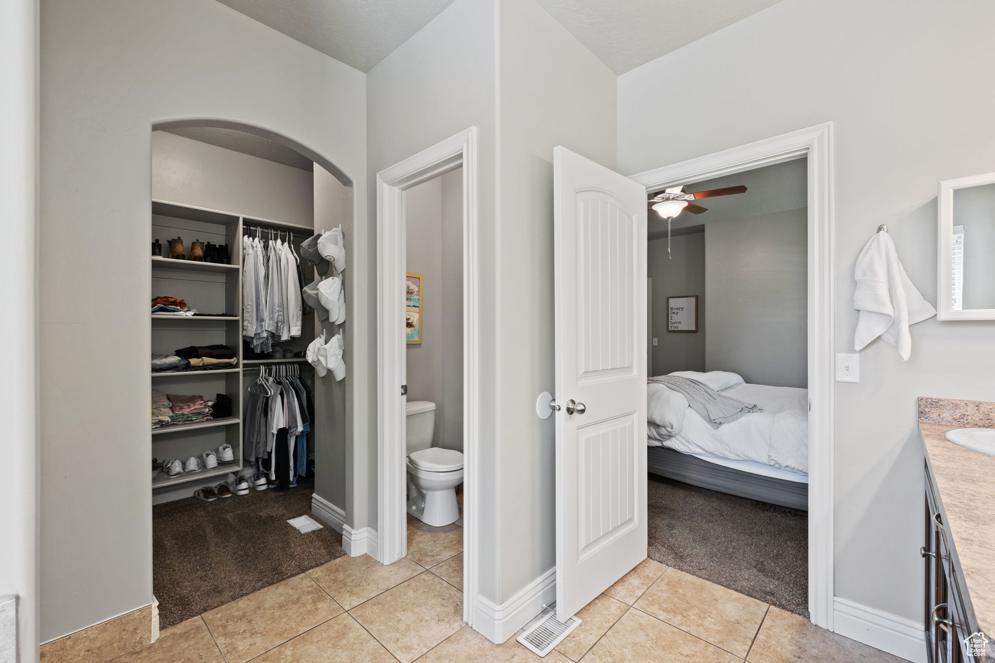 1009 W SHIRE RIDGE CIR