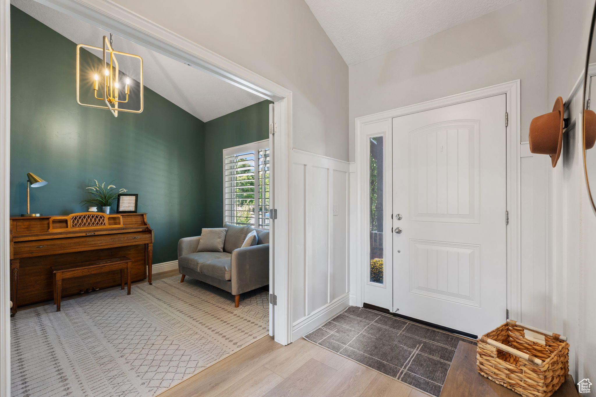 1009 W SHIRE RIDGE CIR