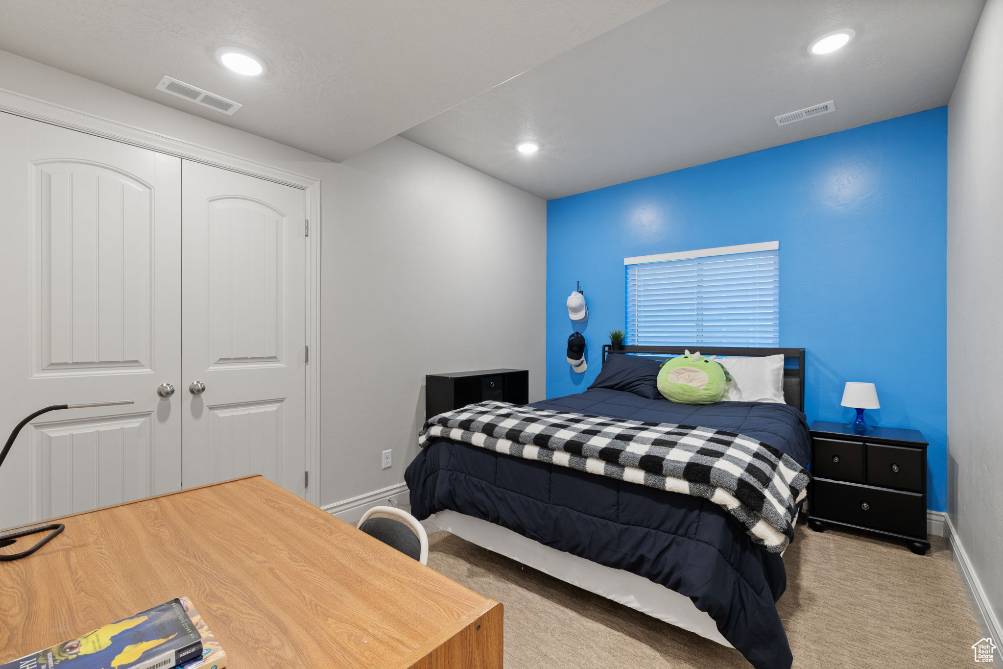 1009 W SHIRE RIDGE CIR