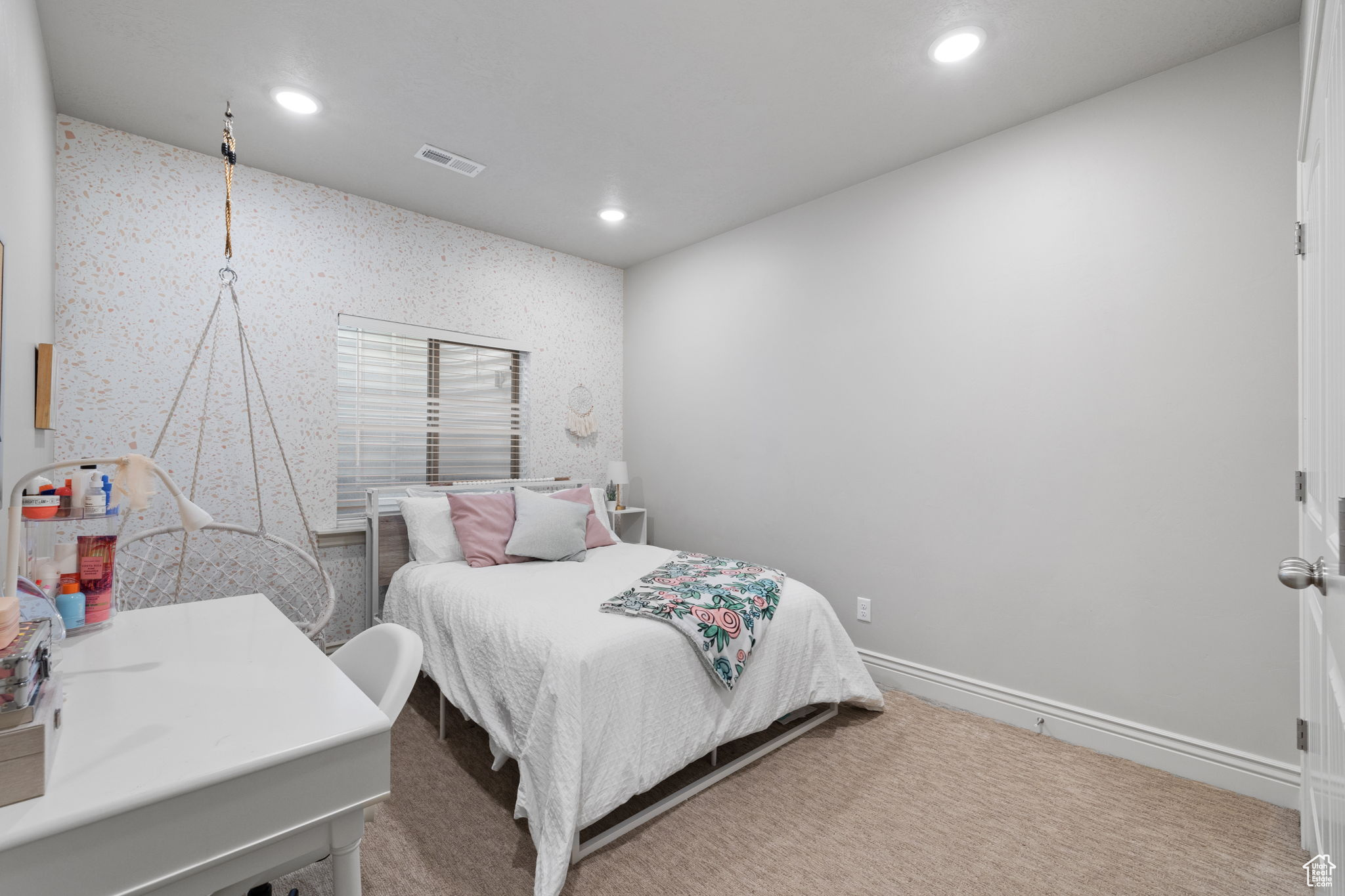 1009 W SHIRE RIDGE CIR