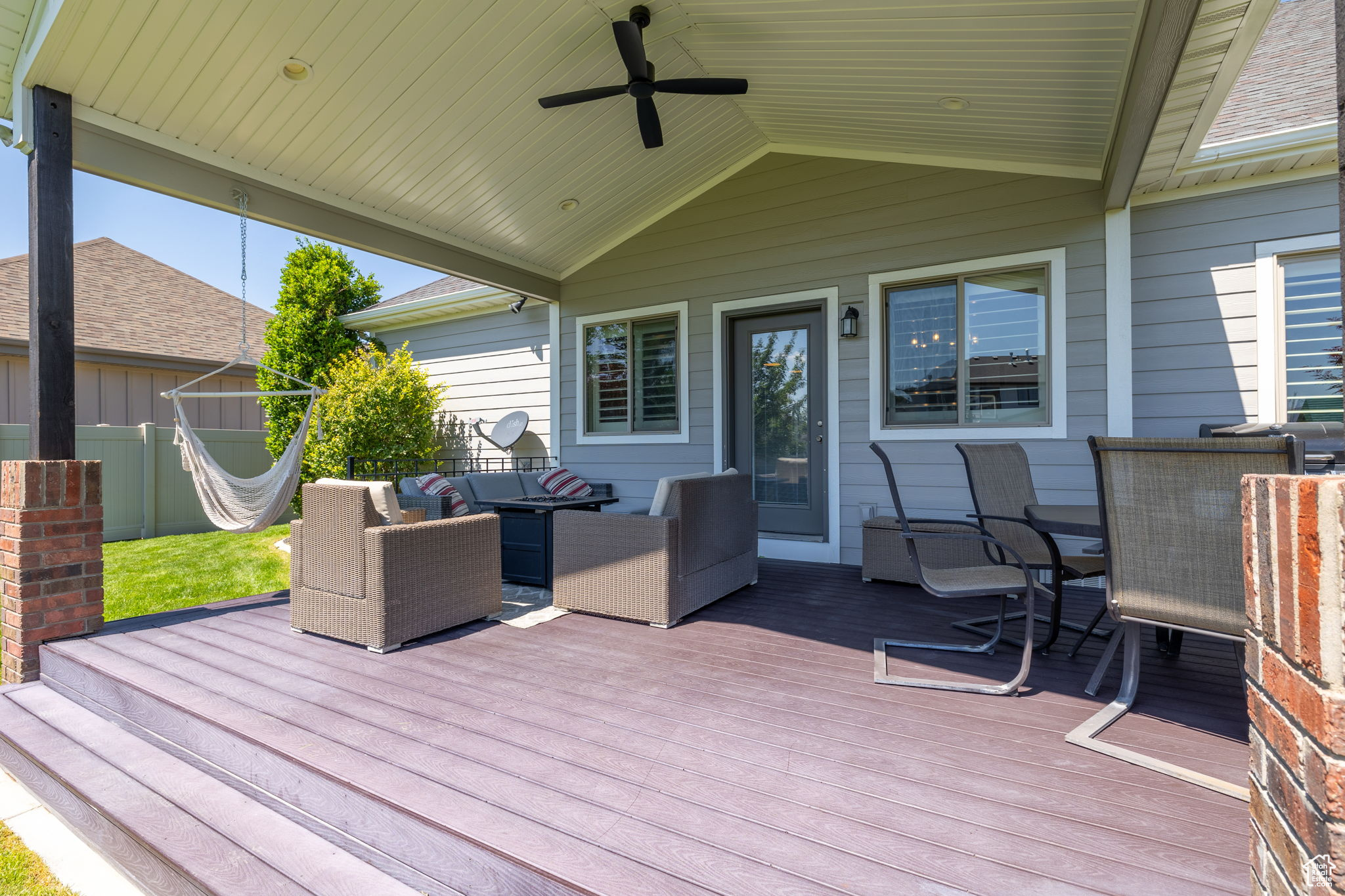 1009 W SHIRE RIDGE CIR