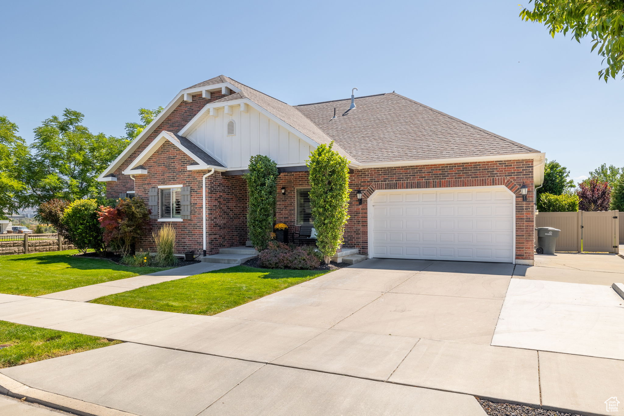 1009 W SHIRE RIDGE CIR
