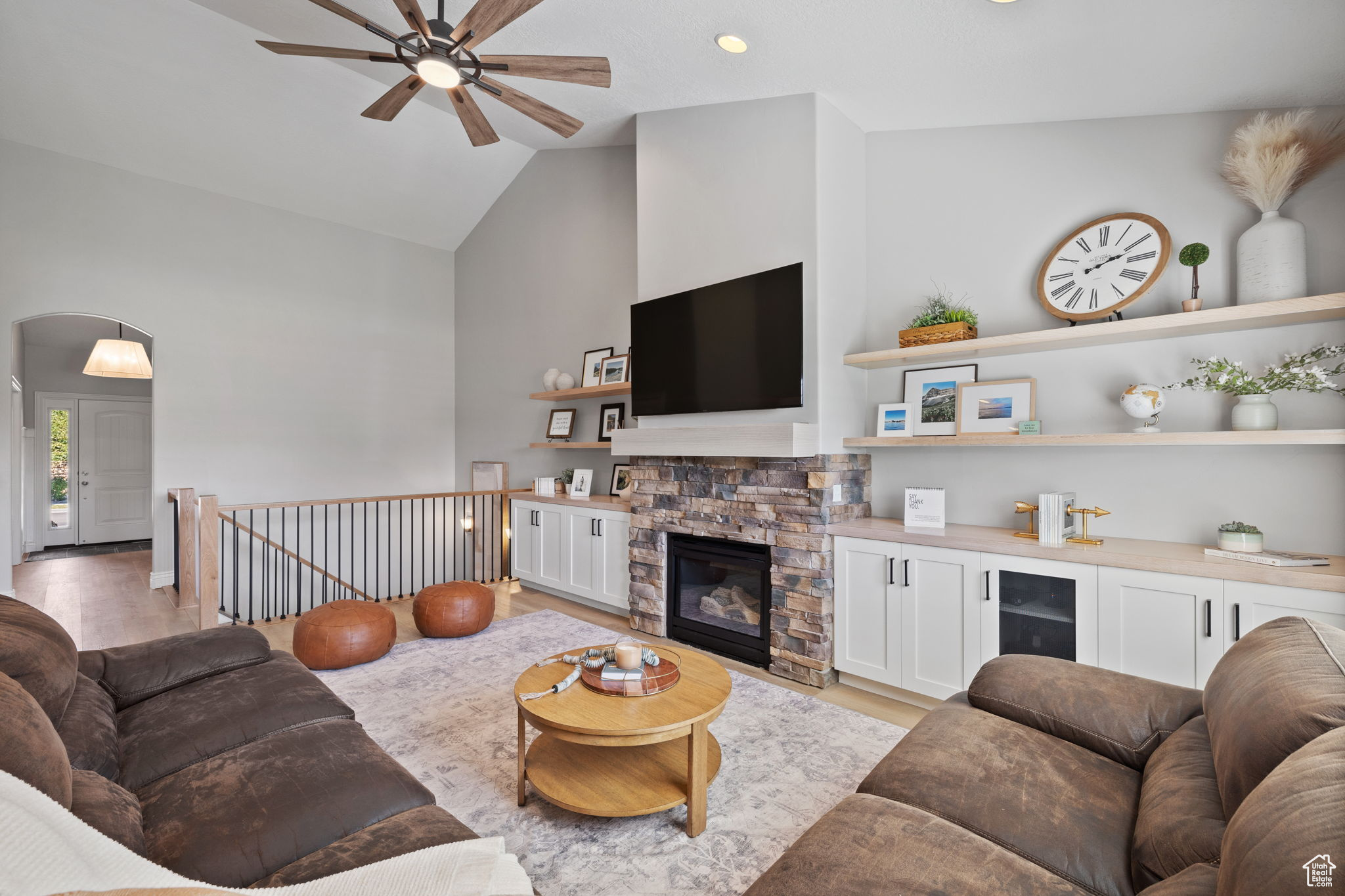 1009 W SHIRE RIDGE CIR