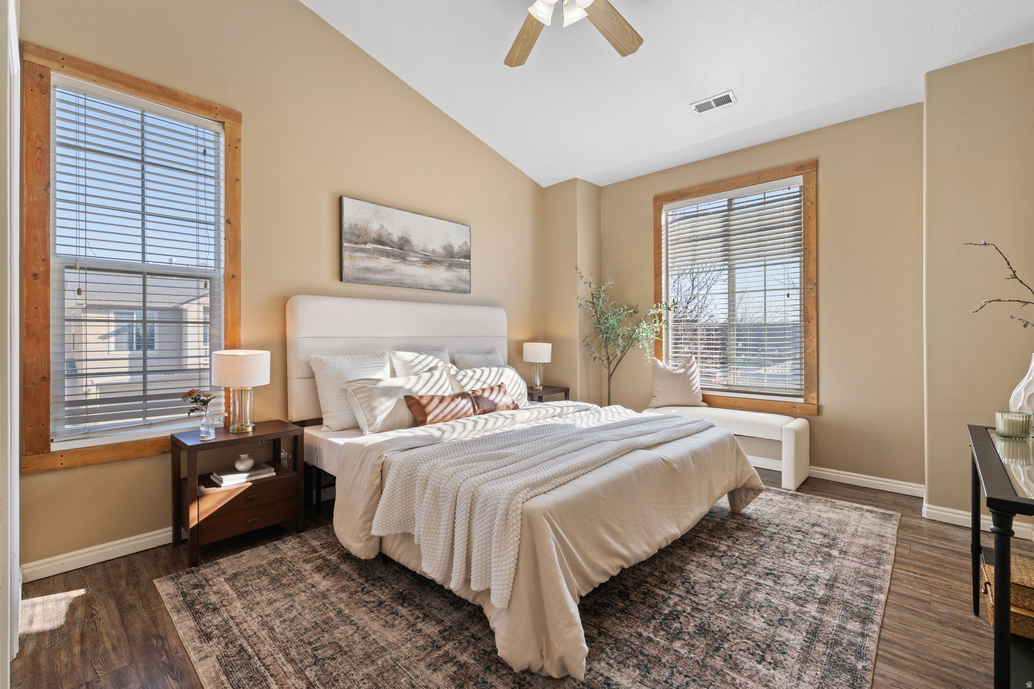 1102 W KENSINGTON DR