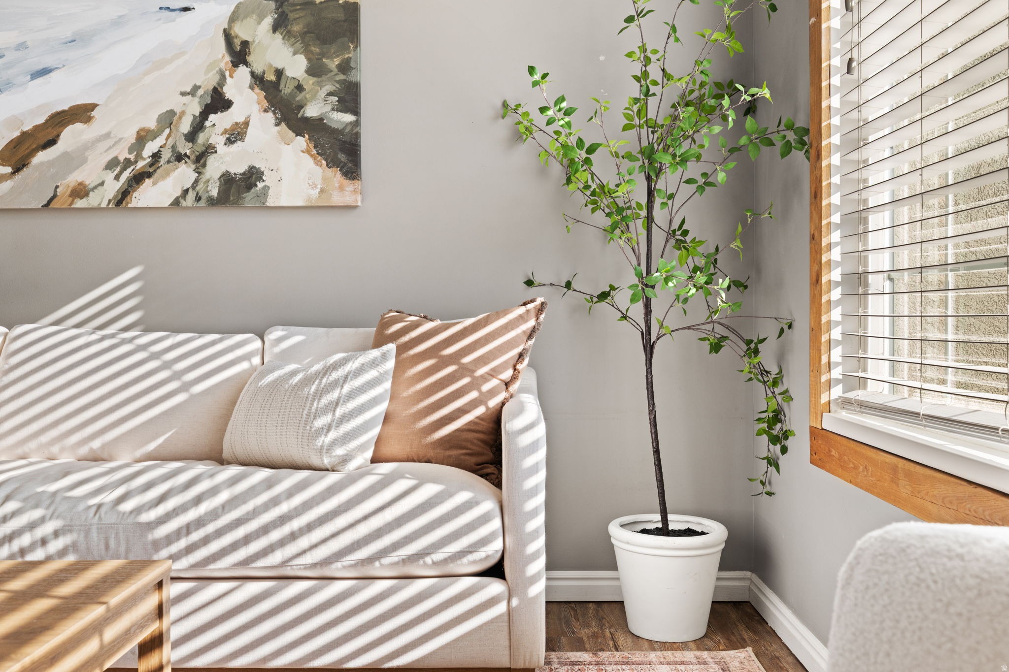 1102 W KENSINGTON DR