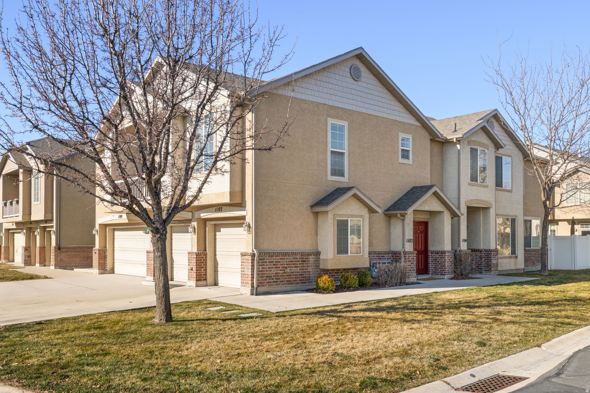 1102 W KENSINGTON DR