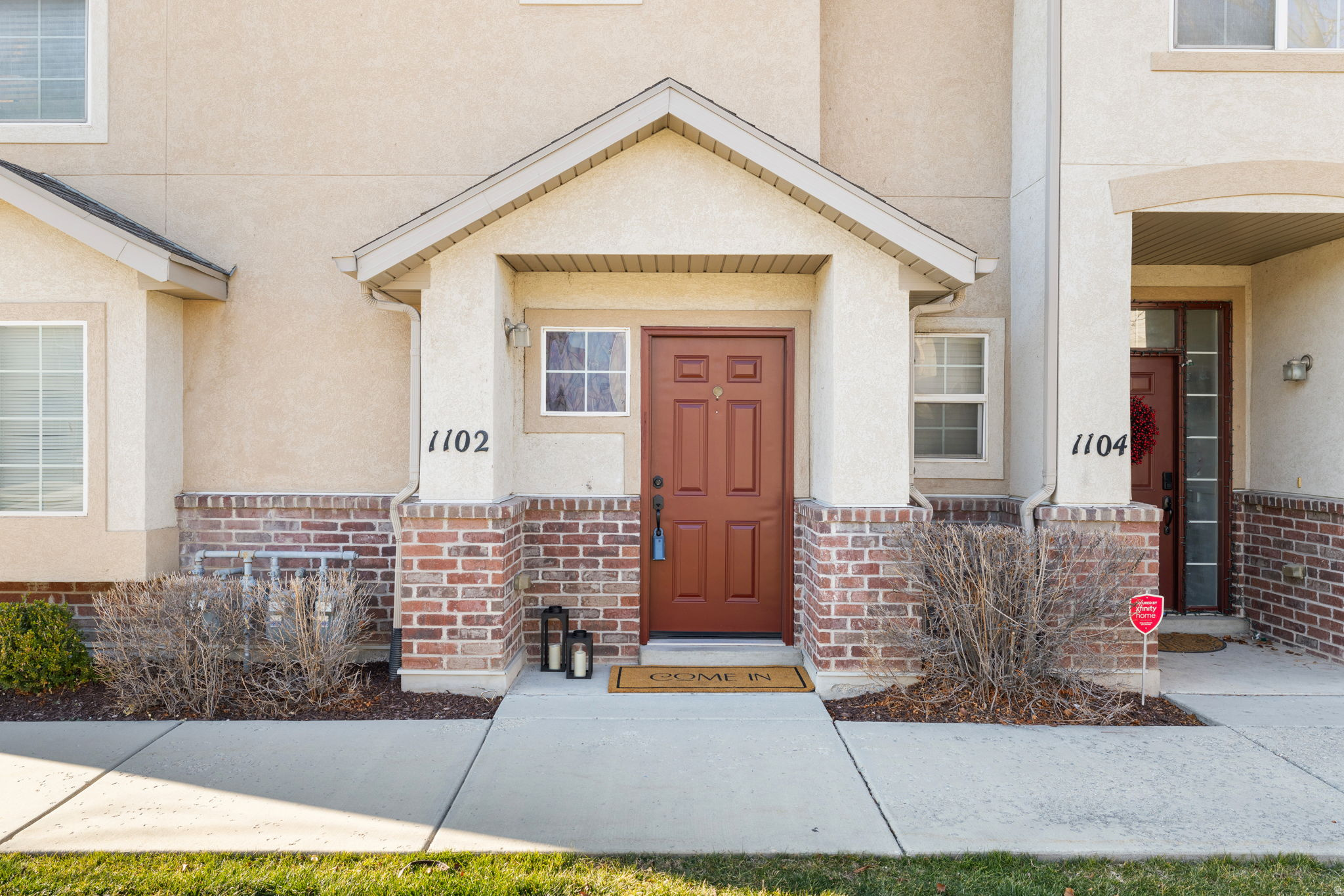 1102 W KENSINGTON DR