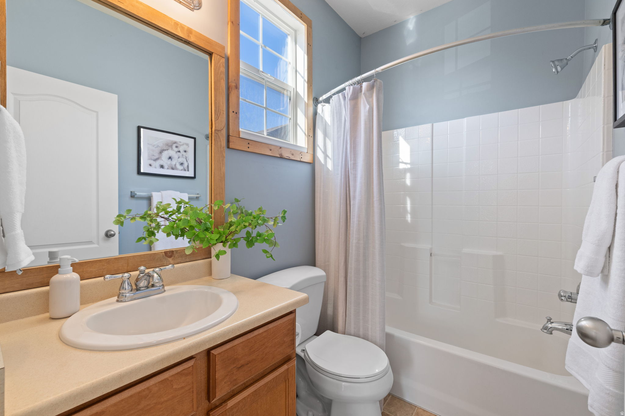 1102 W KENSINGTON DR