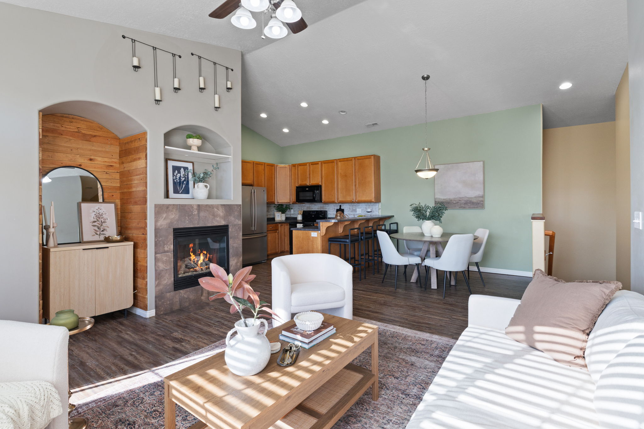 1102 W KENSINGTON DR