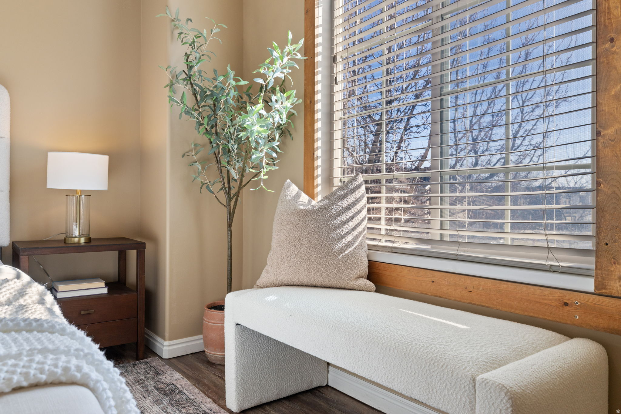 1102 W KENSINGTON DR