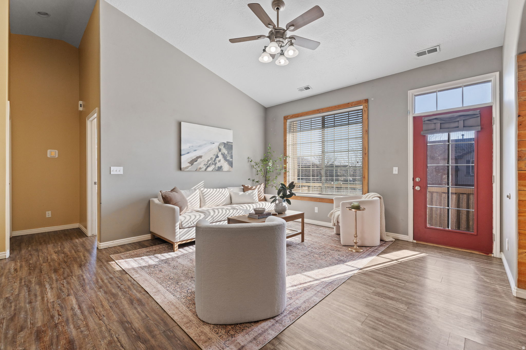 1102 W KENSINGTON DR