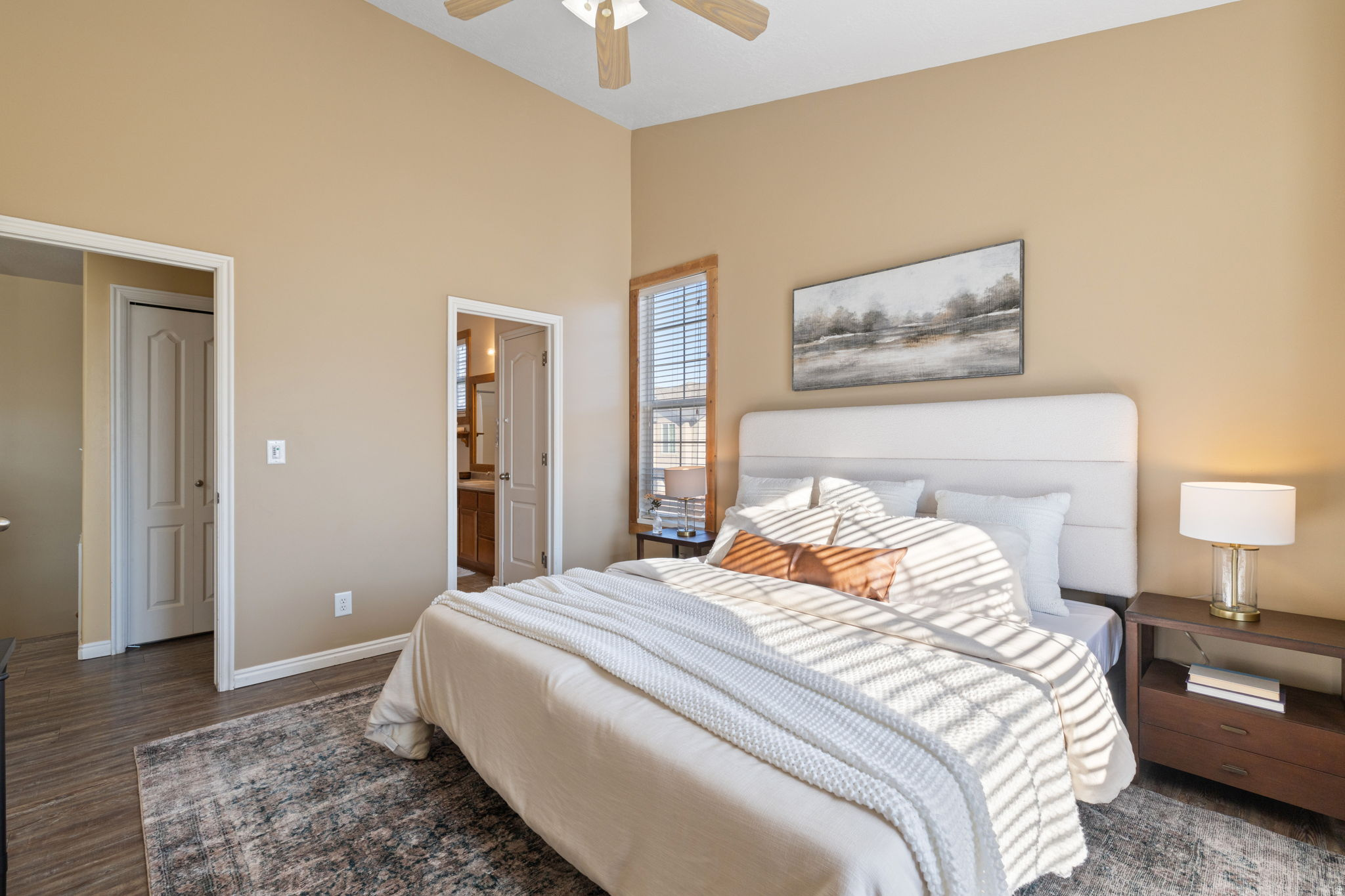 1102 W KENSINGTON DR