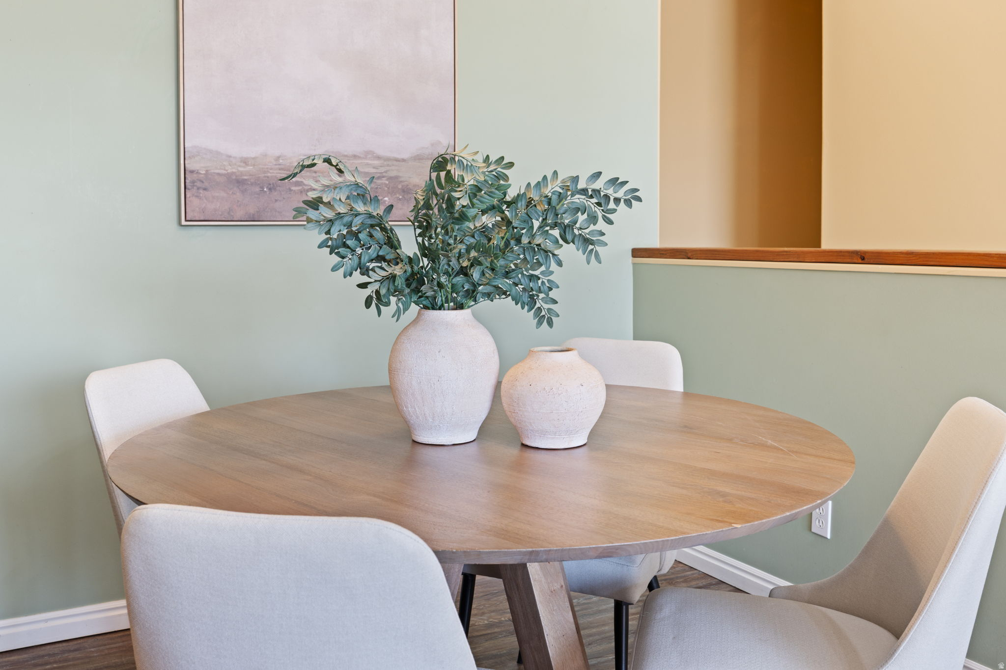 1102 W KENSINGTON DR