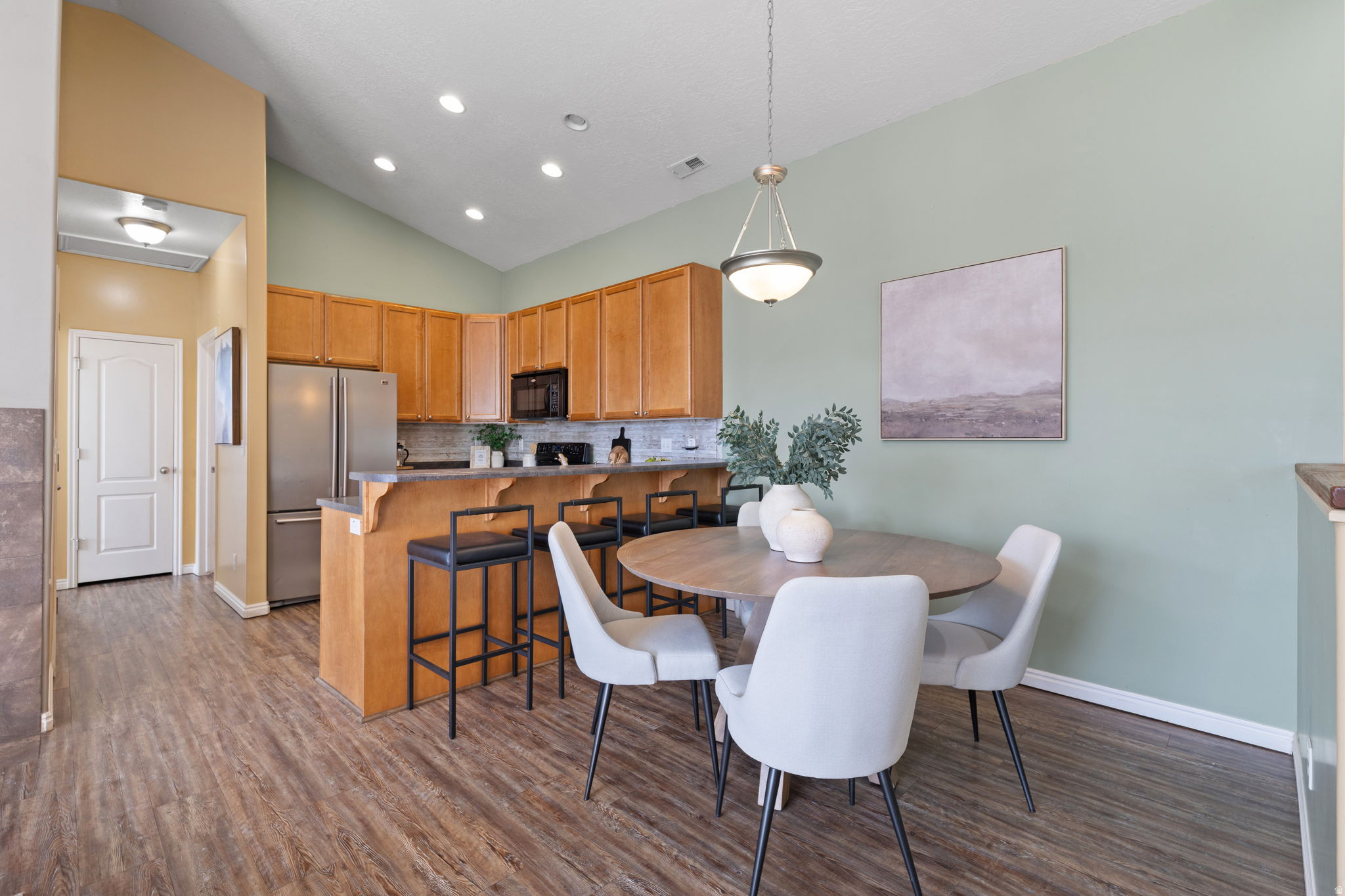 1102 W KENSINGTON DR