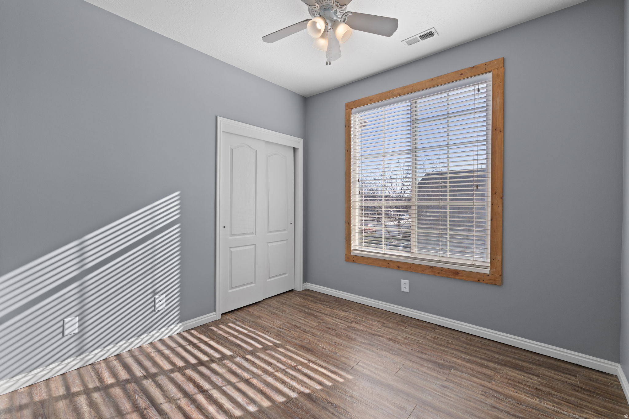 1102 W KENSINGTON DR