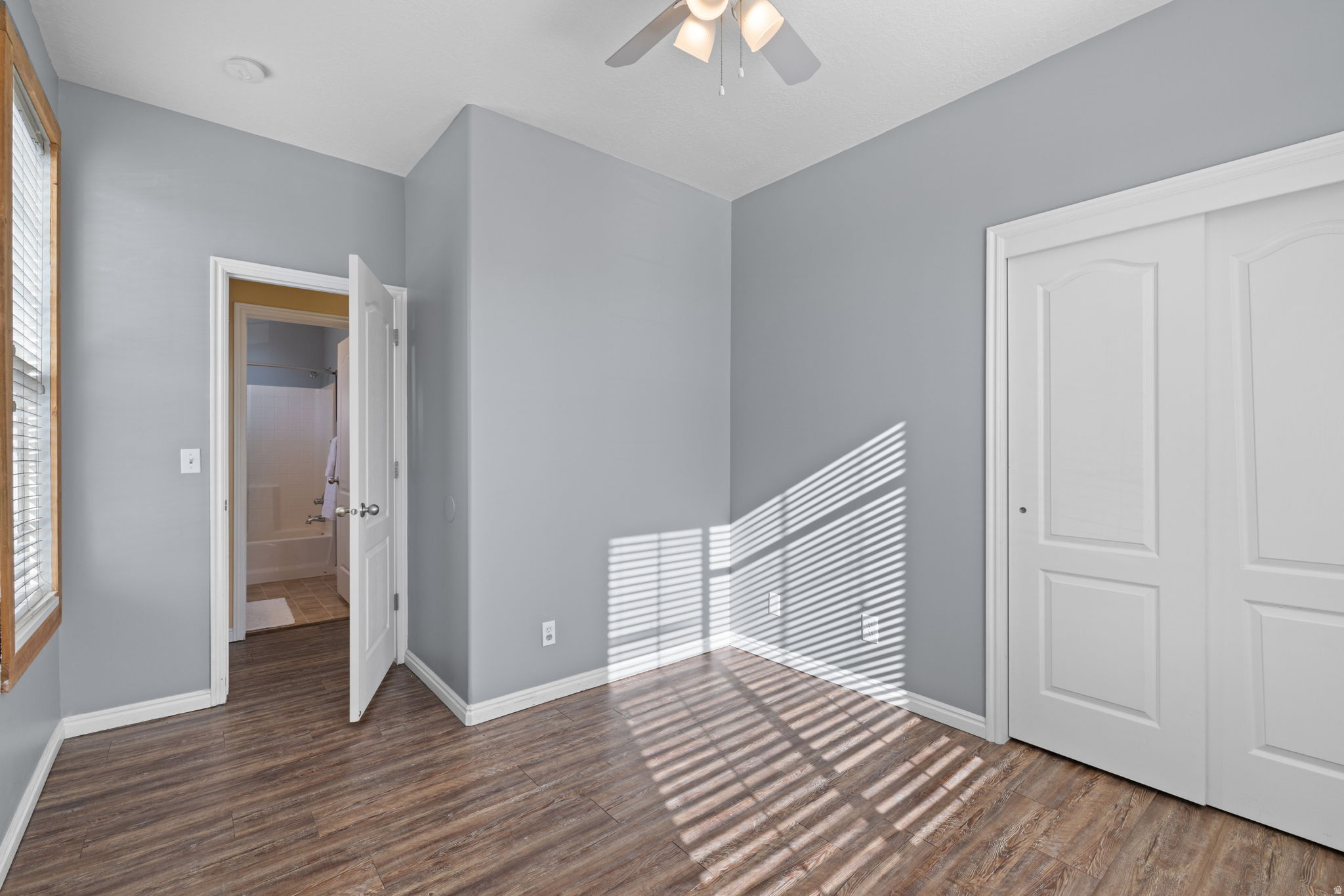 1102 W KENSINGTON DR