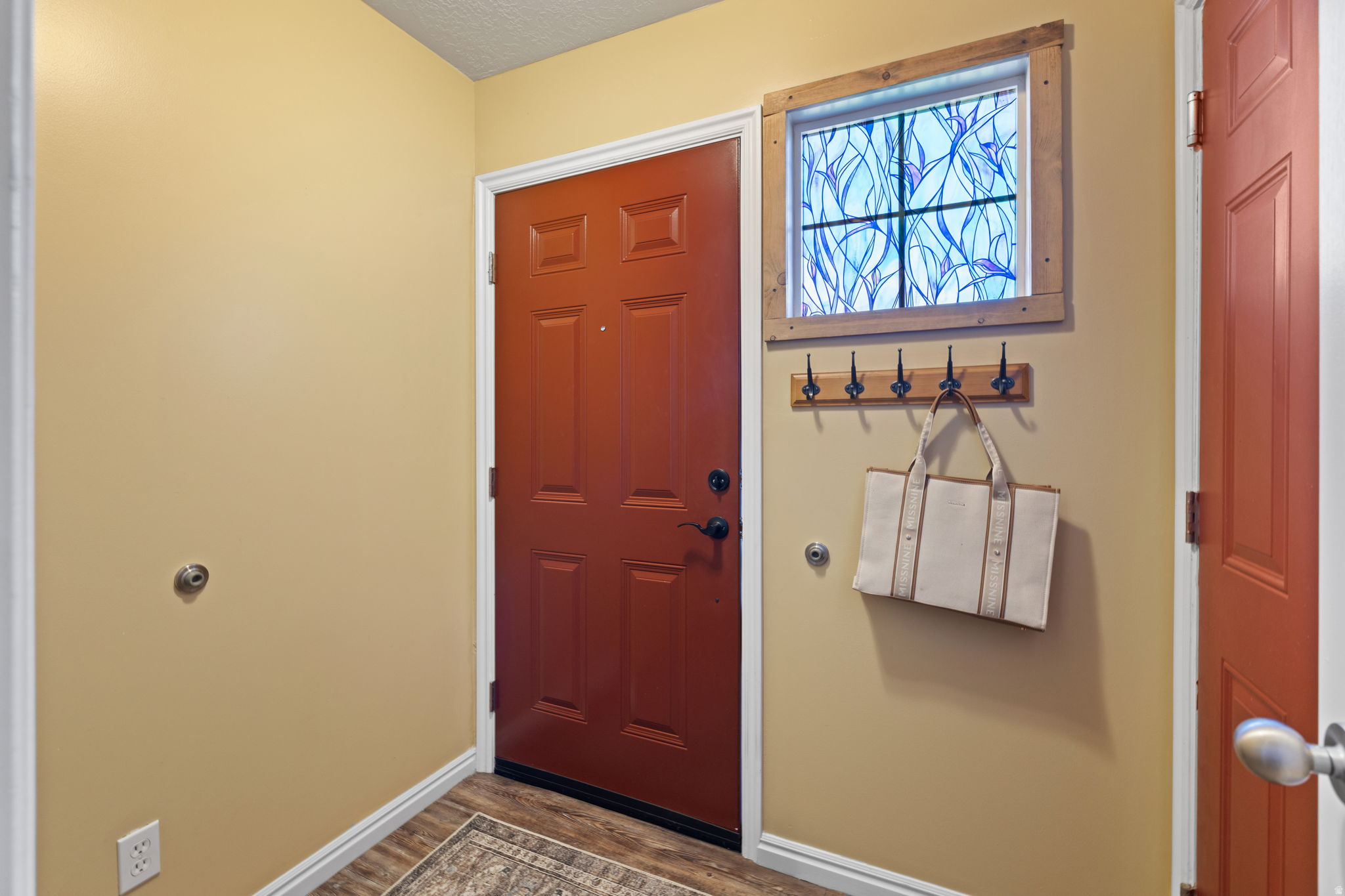 1102 W KENSINGTON DR