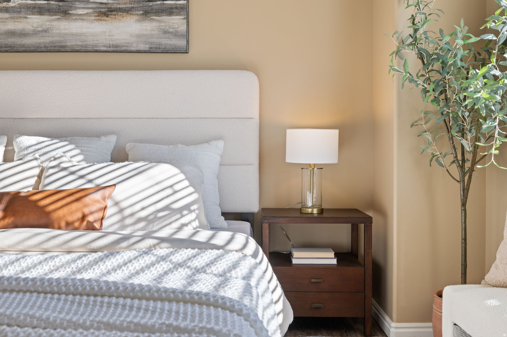 1102 W KENSINGTON DR