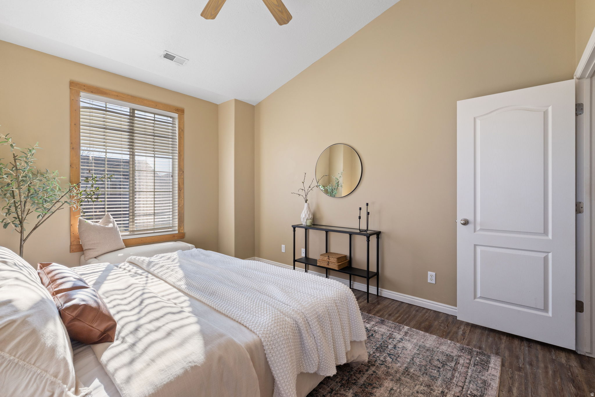 1102 W KENSINGTON DR