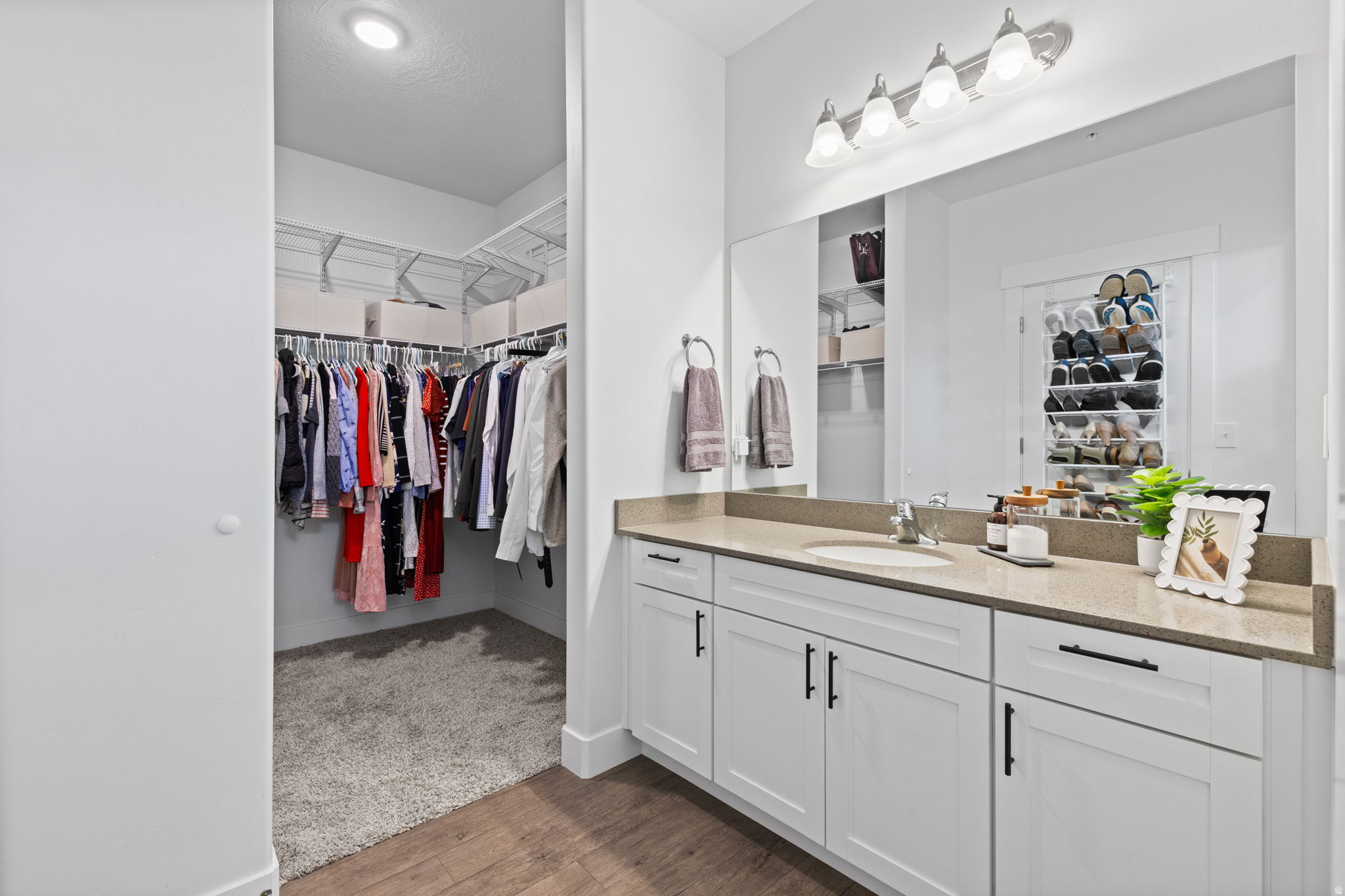 937 W BIG BEN LN #202