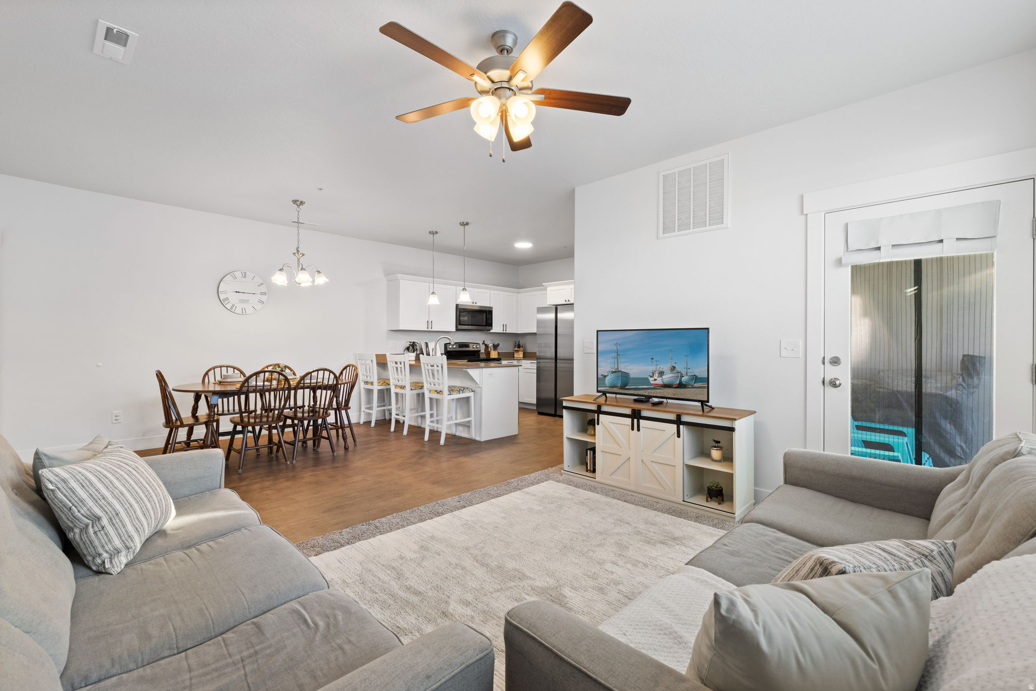 937 W BIG BEN LN #202