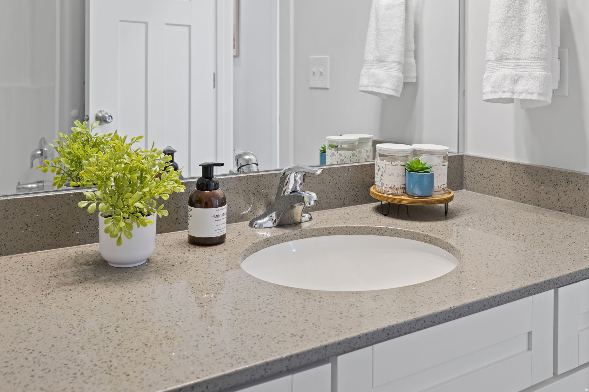 937 W BIG BEN LN #202