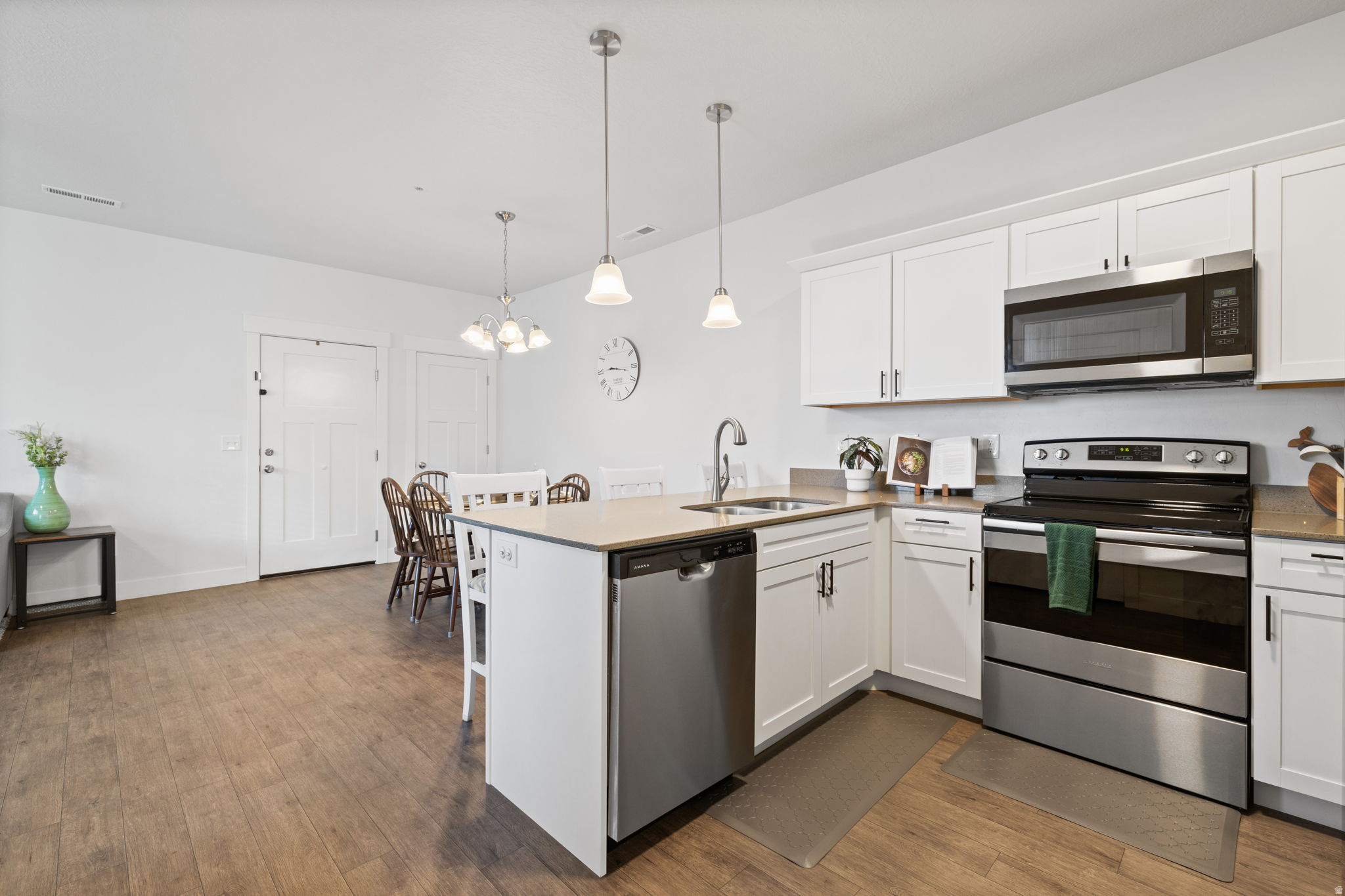 937 W BIG BEN LN #202