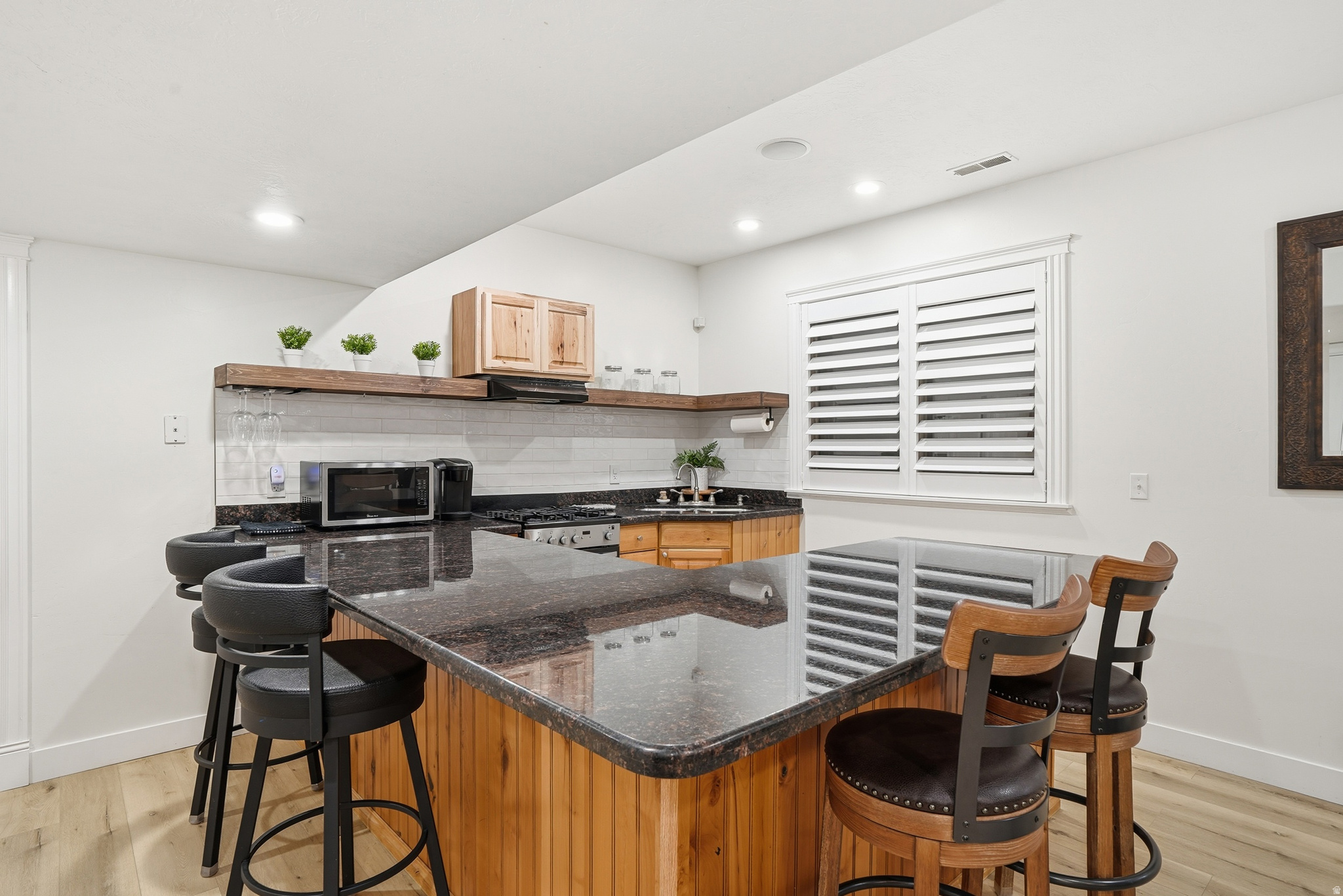 1272 N CEDAR HOLLOW BLVD