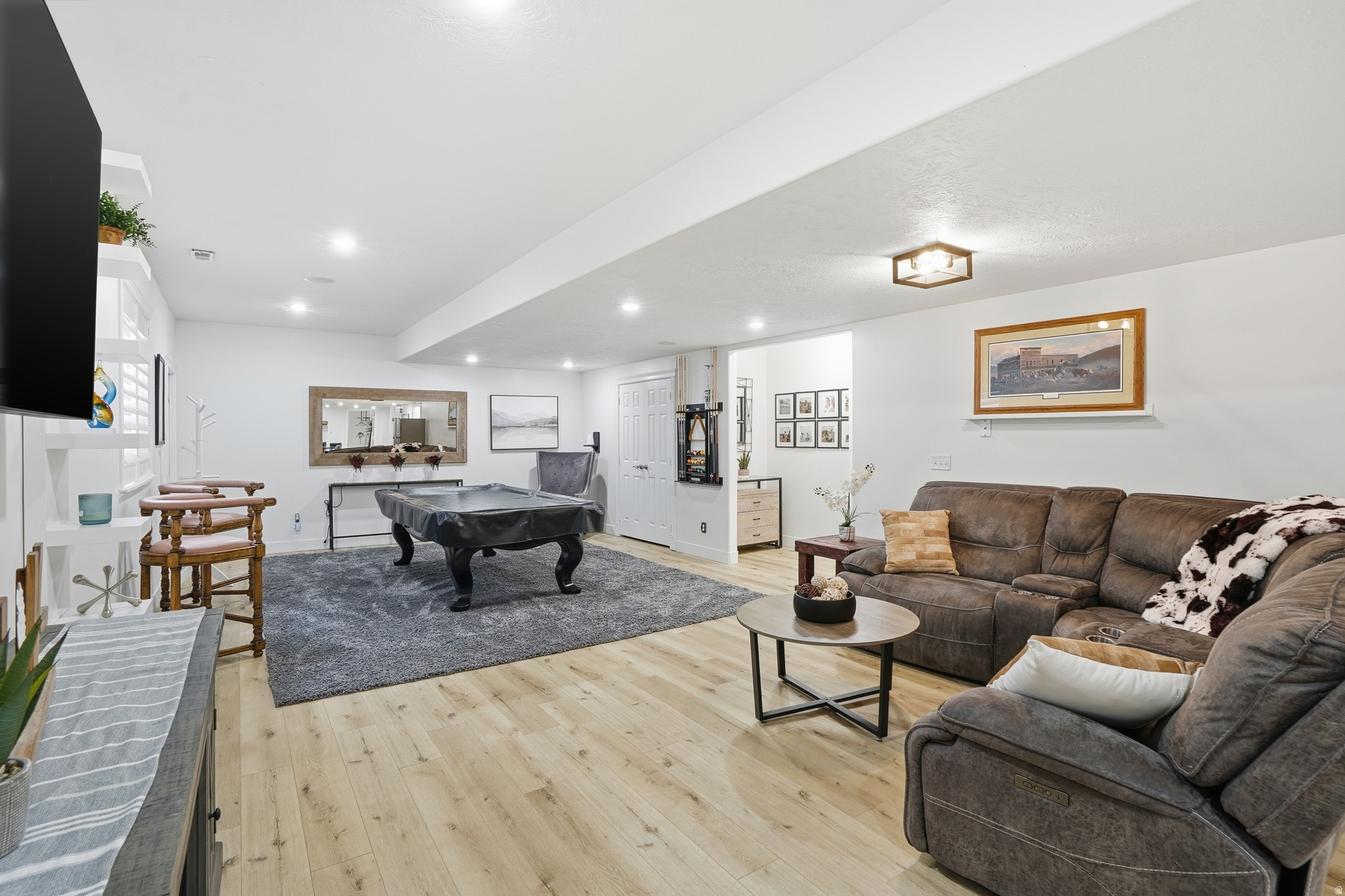 1272 N CEDAR HOLLOW BLVD