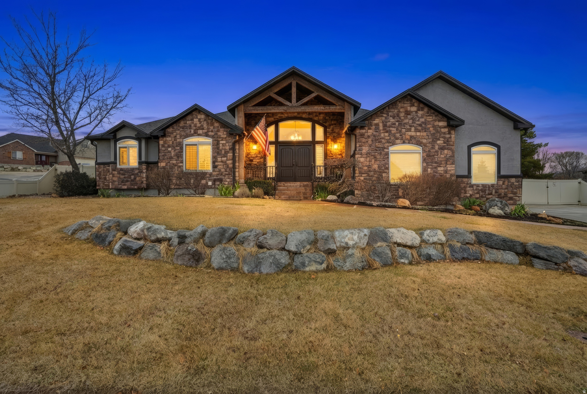 1272 N CEDAR HOLLOW BLVD